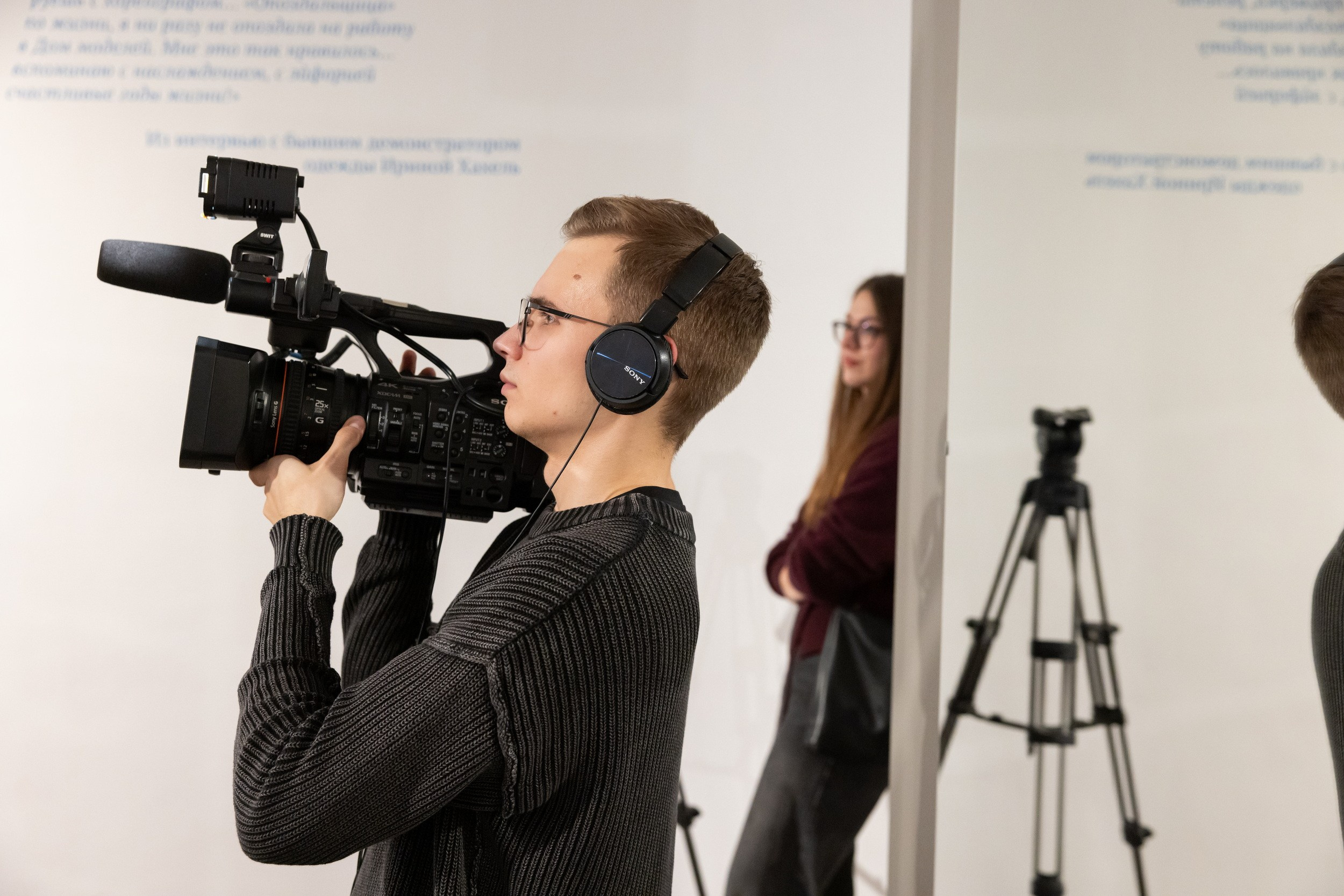 Вернисаж выставки «Между строчками. Швейное мастерство и модная индустрия в Туле 1970-1990-х» в Доме Крафта (28 ноября 2025). Репортажный фотограф Алексей Пирязев