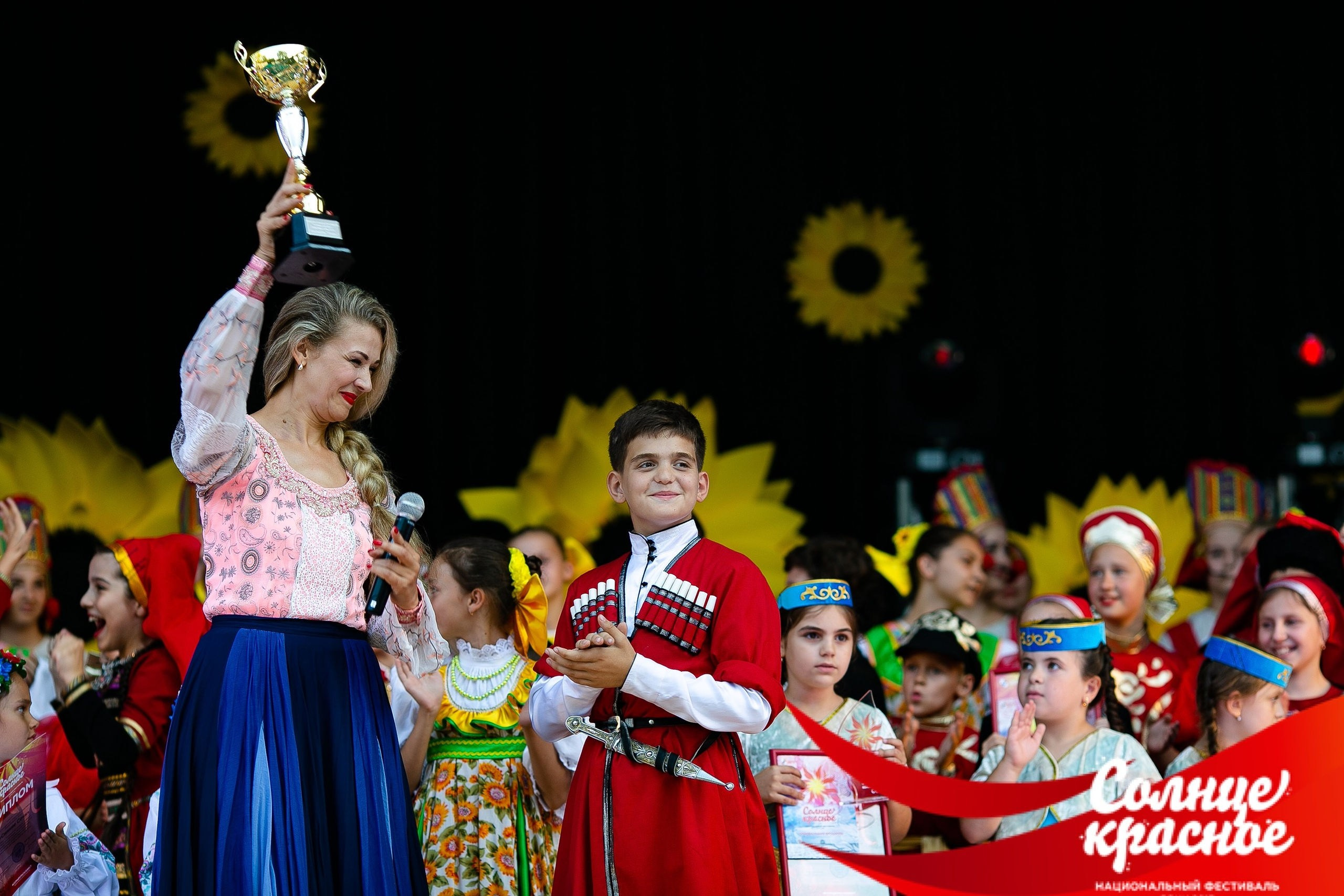 Репортажная фотосъемка детских музыкально-танцевальных фестивалей. Репортажный фотограф | Роза Хутор Красная Поляна Сочи Сириус