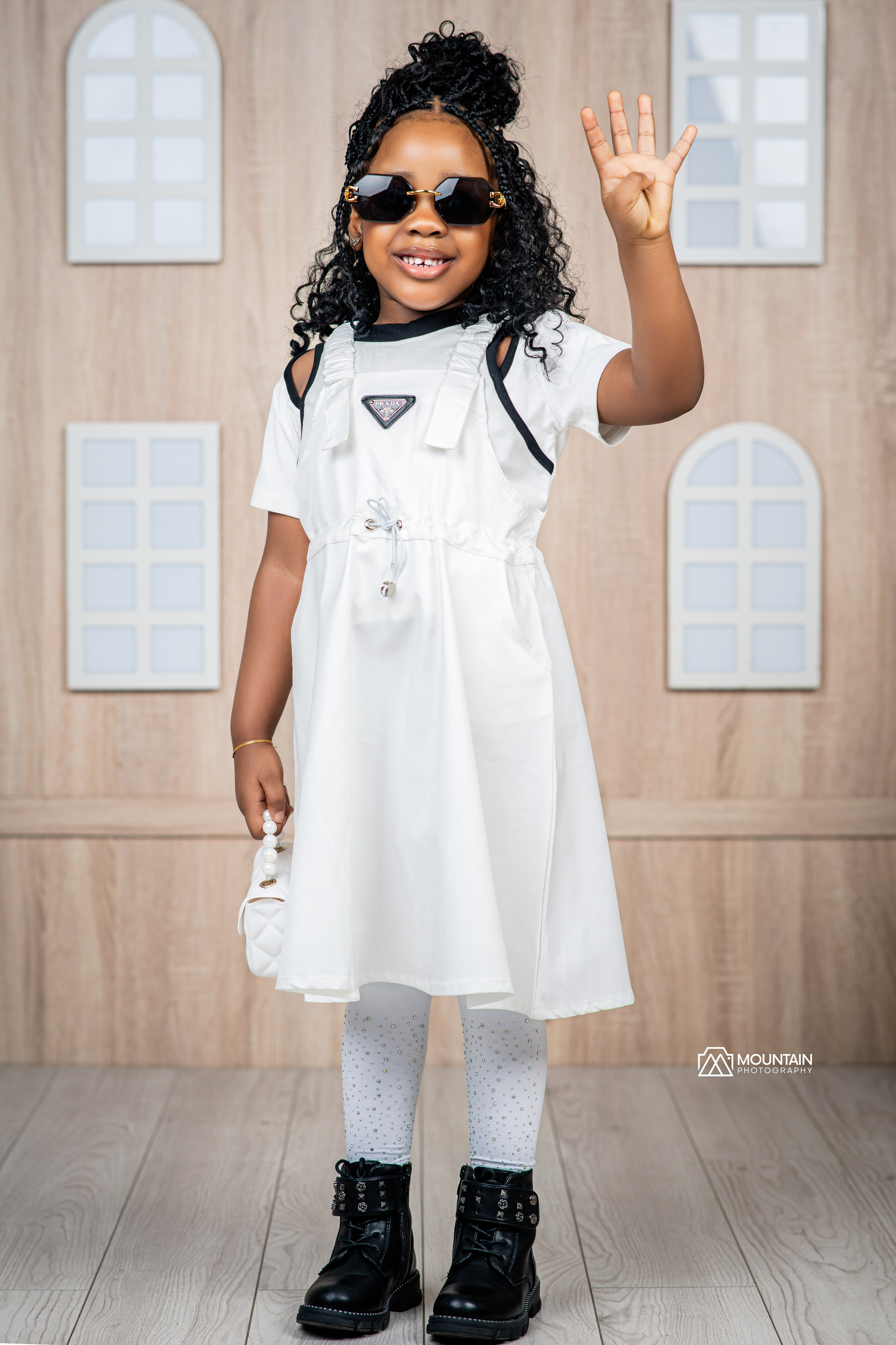 Babies. Я занимаюсь событийной, свадебной, товарной, студийной… фотографией