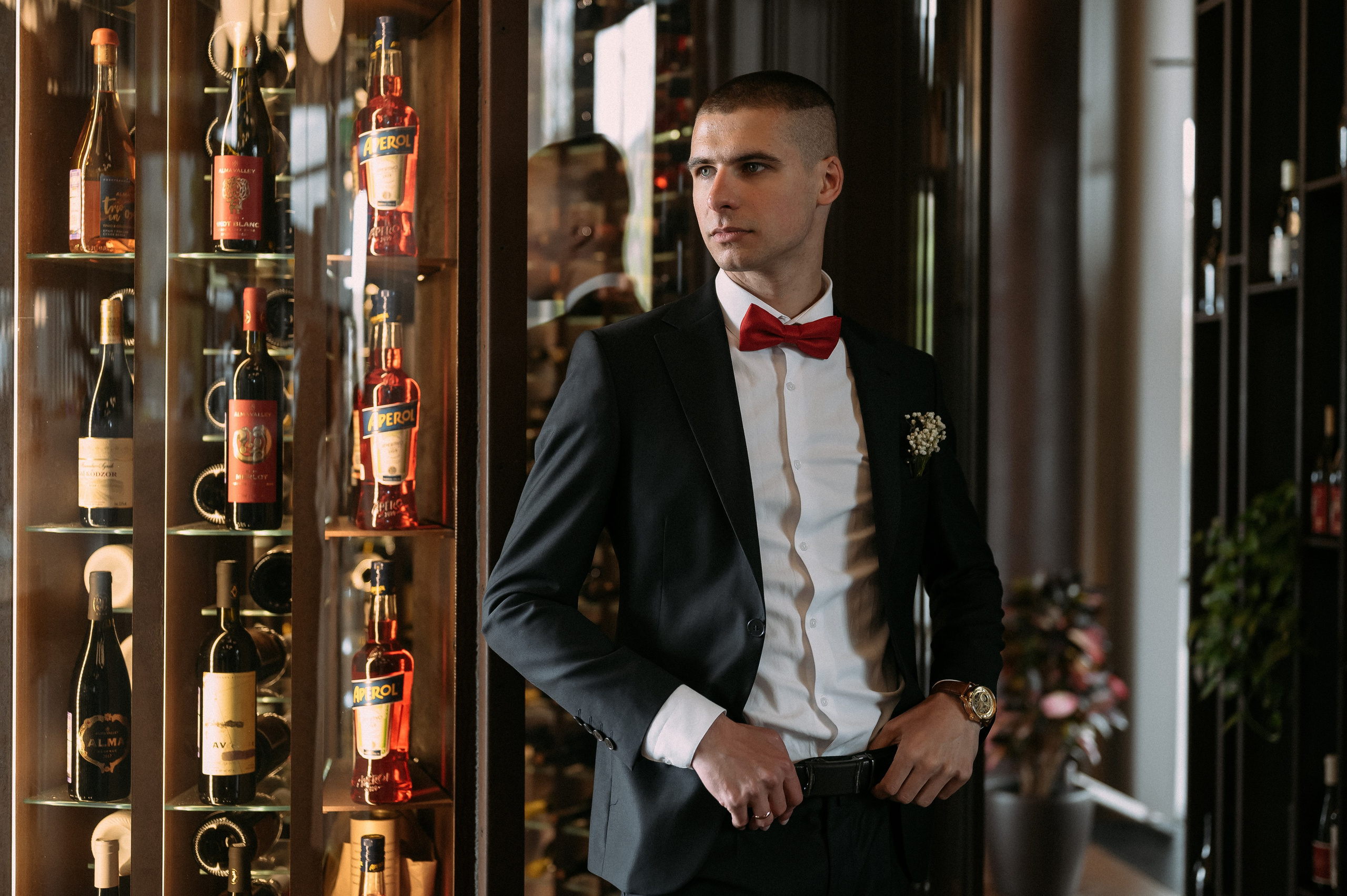 Свадебное утро и прогулка красивой яркой пары. Свадебный и семейный фотограф в Симферополе Дарья Маркова