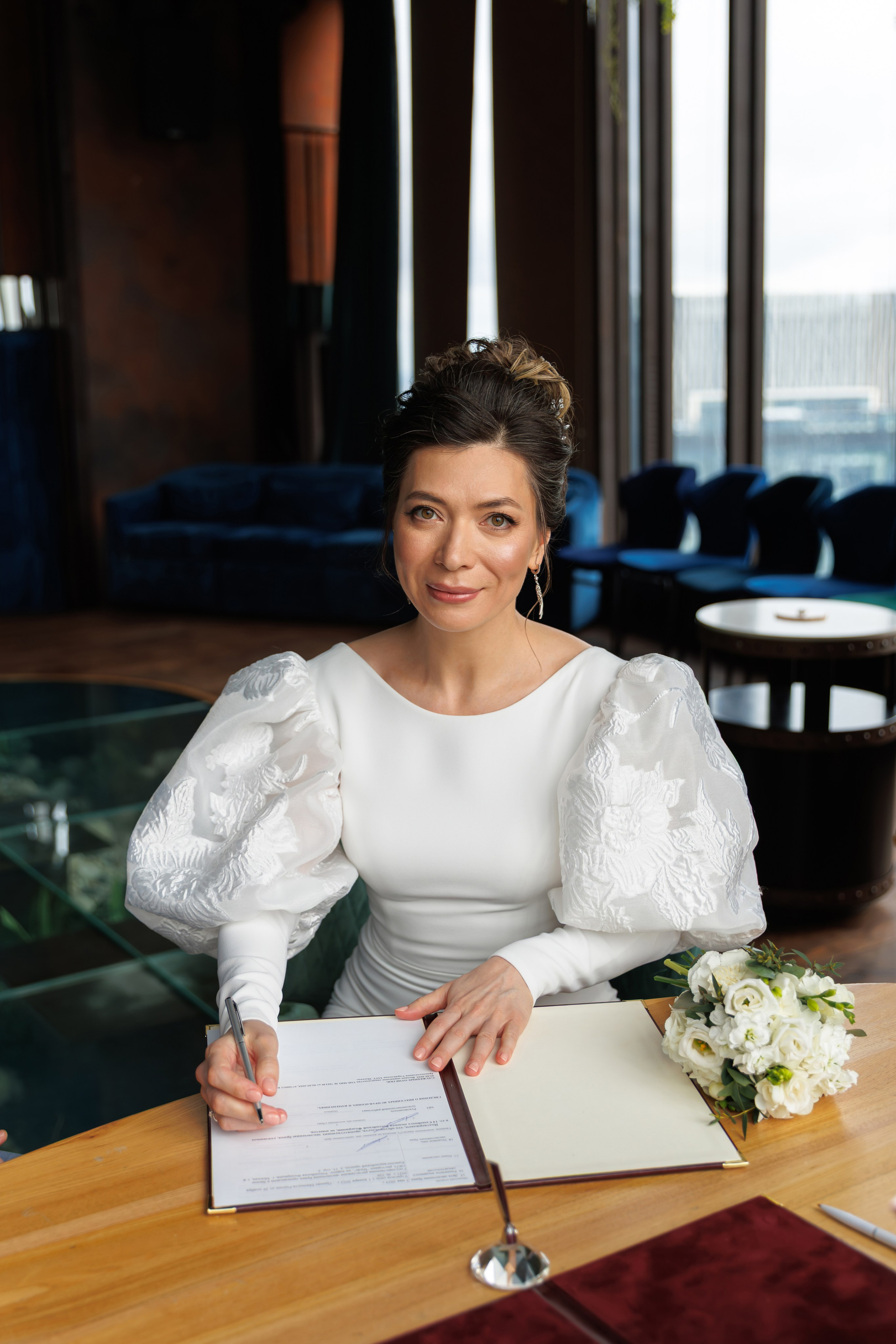 Свадебная фотосессия в библиотеке читальне им Пушкина. Свадебный фотограф Москва и МО Сергей Киржаев