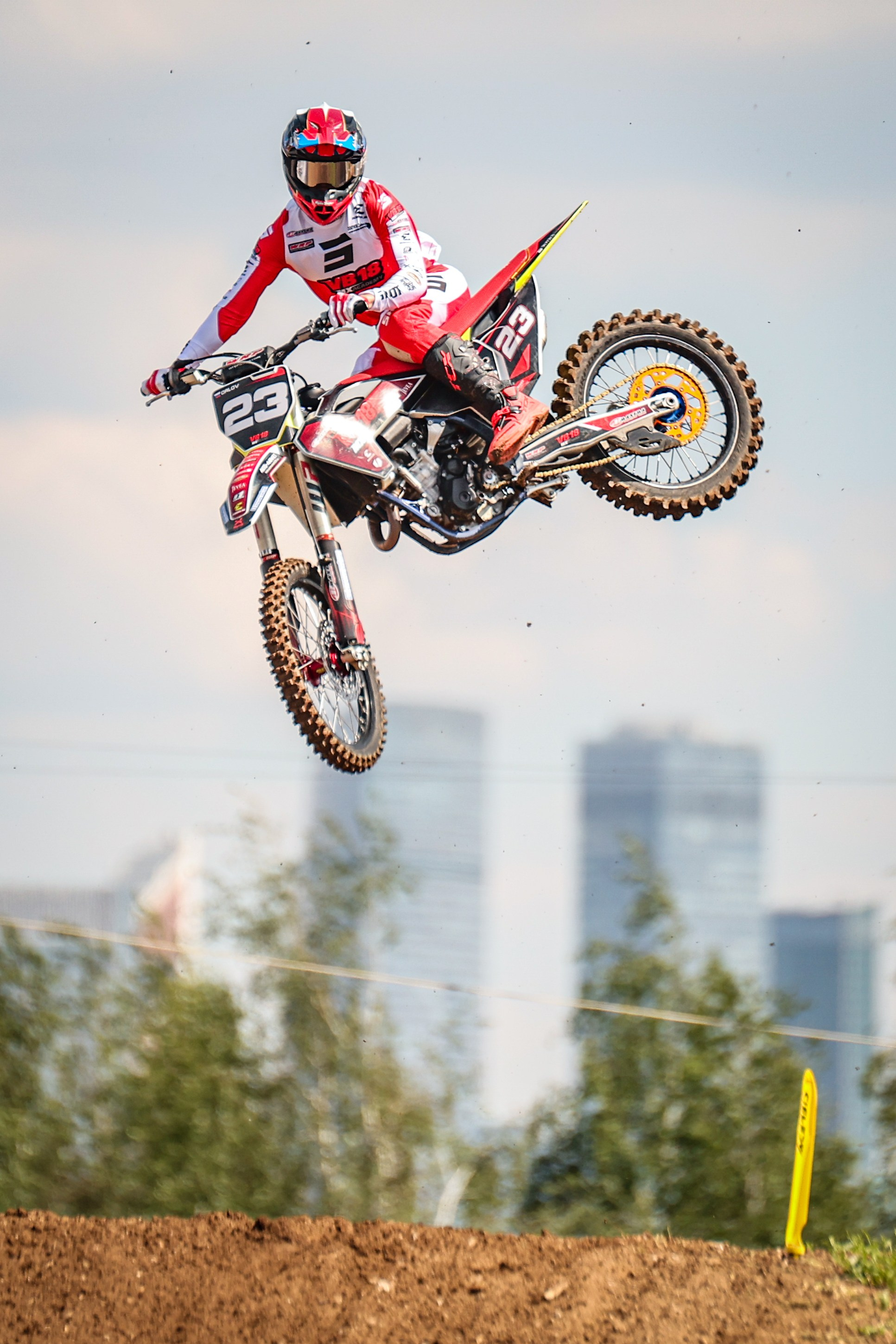 Серебро Чемпионата России 2025 года по мотокроссу Алексей Орлов завоевал в классе 125 куб. см (МХ-2).