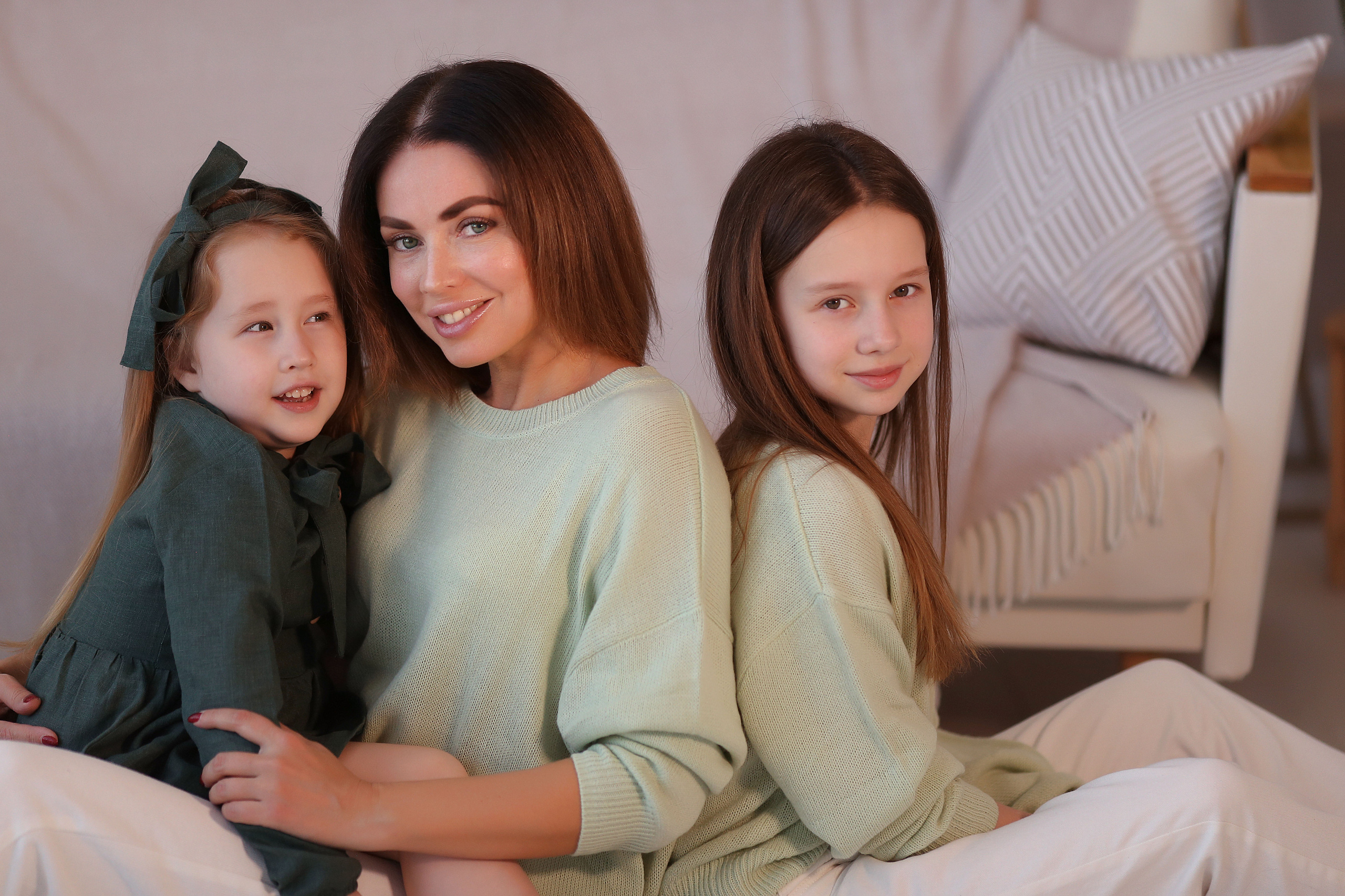 Семейная фотосессия в студии. Семейный и детский фотограф в Волгограде Серкибаева Ирина