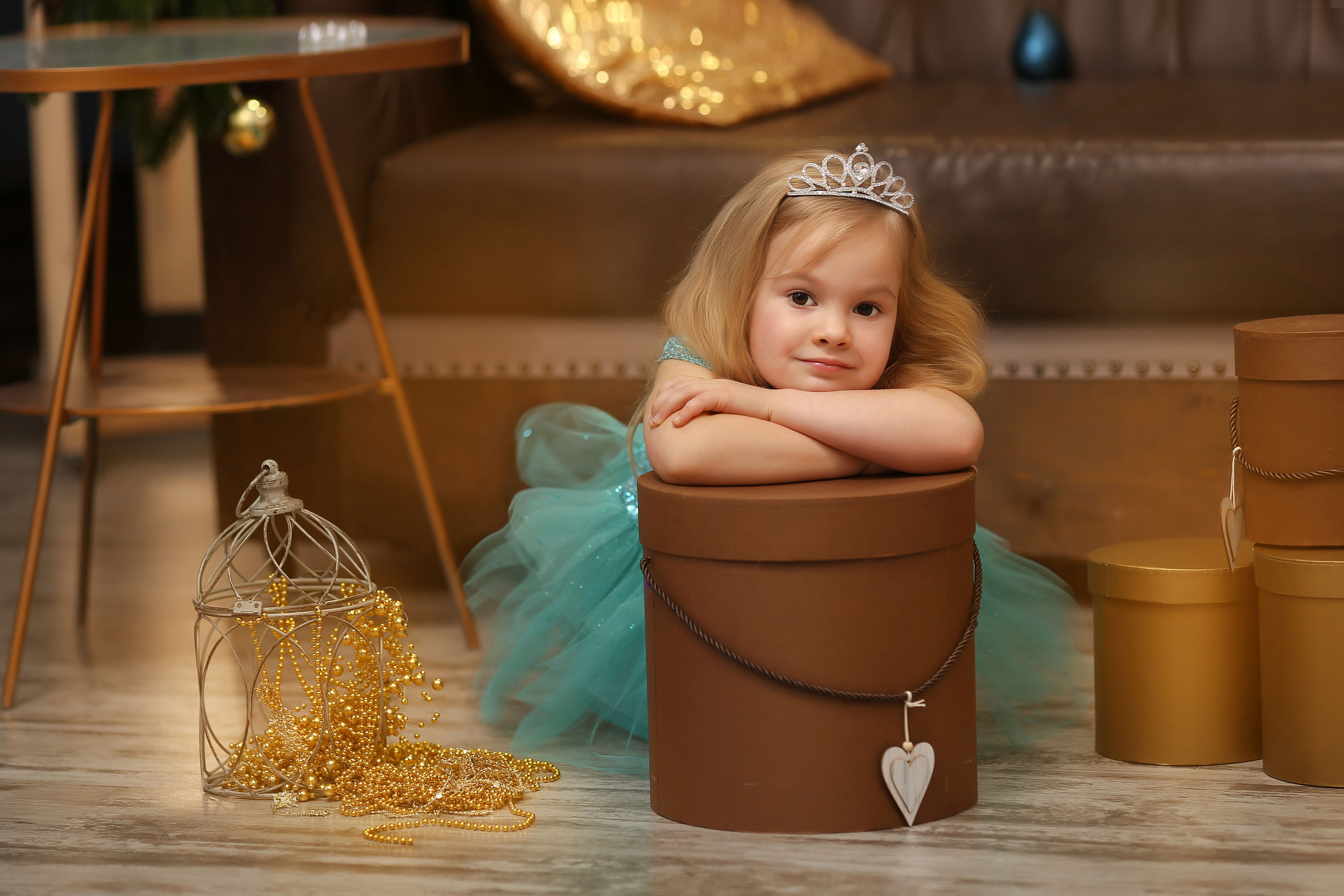 Семейная фотосессия в студии. Семейный и детский фотограф в Волгограде Серкибаева Ирина