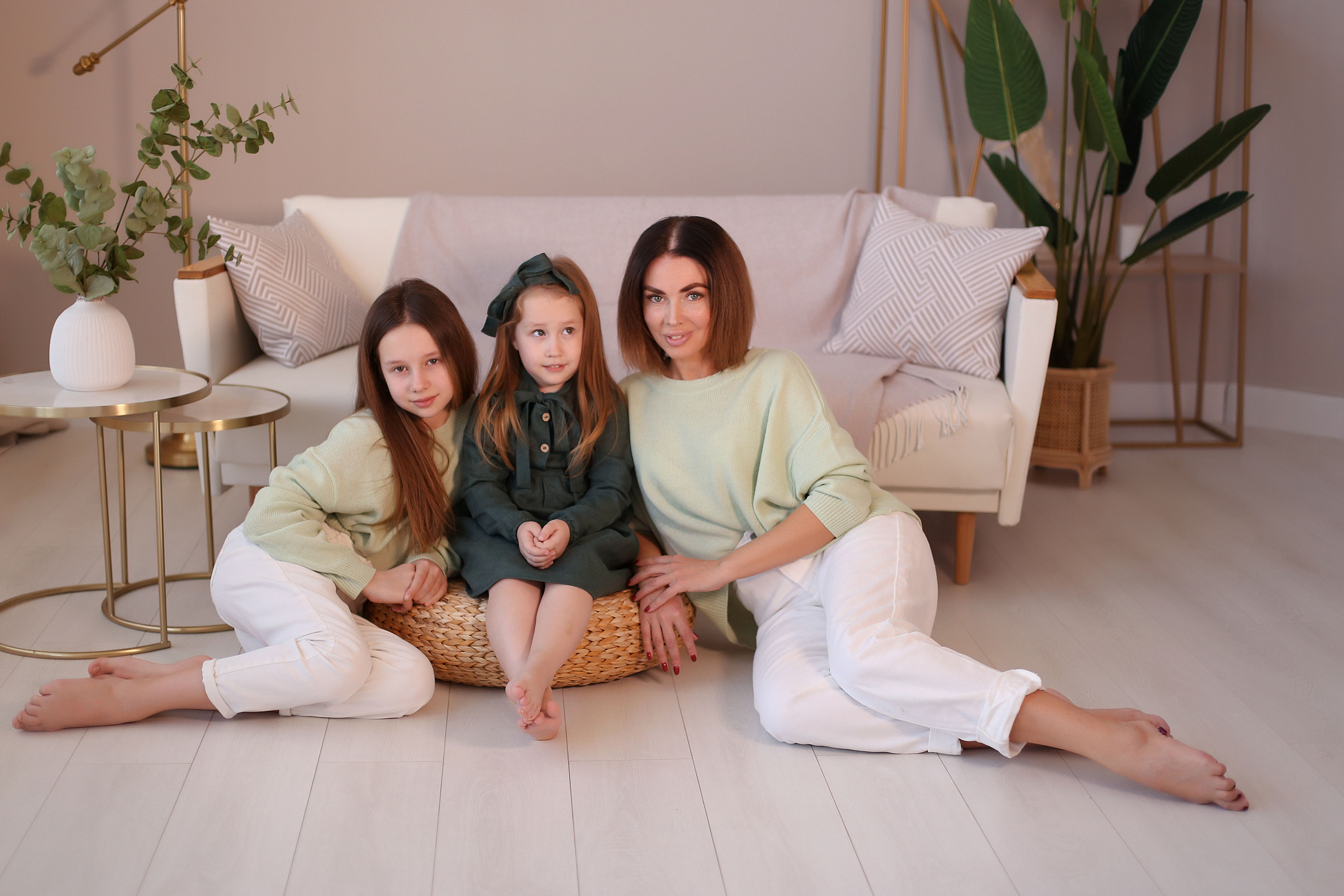 Семейная фотосессия в студии. Семейный и детский фотограф в Волгограде Серкибаева Ирина