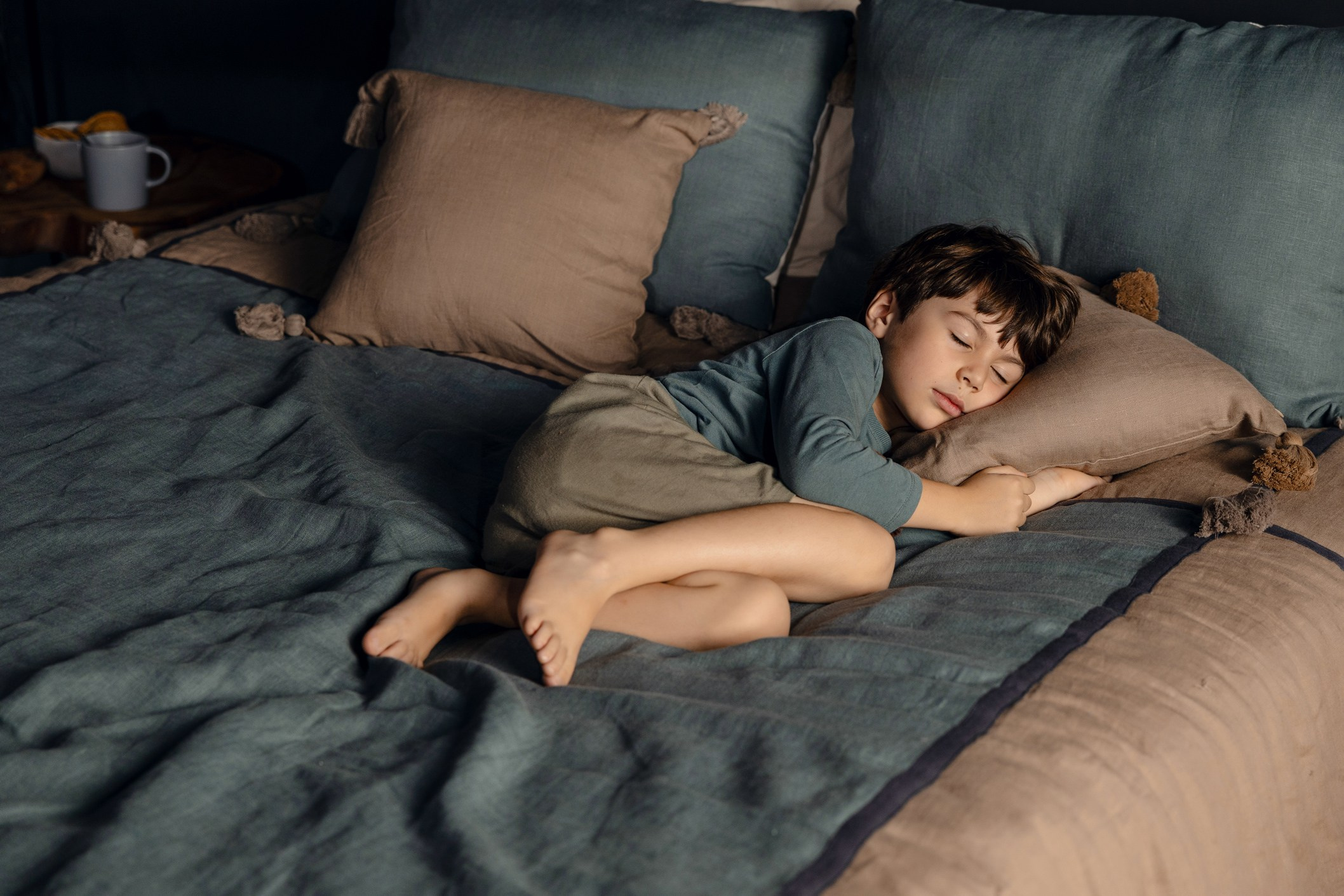 Услуги рекламного фотографа в Санкт-Петербурге: интерьерная съемка текстиля в уютном домашнем стиле