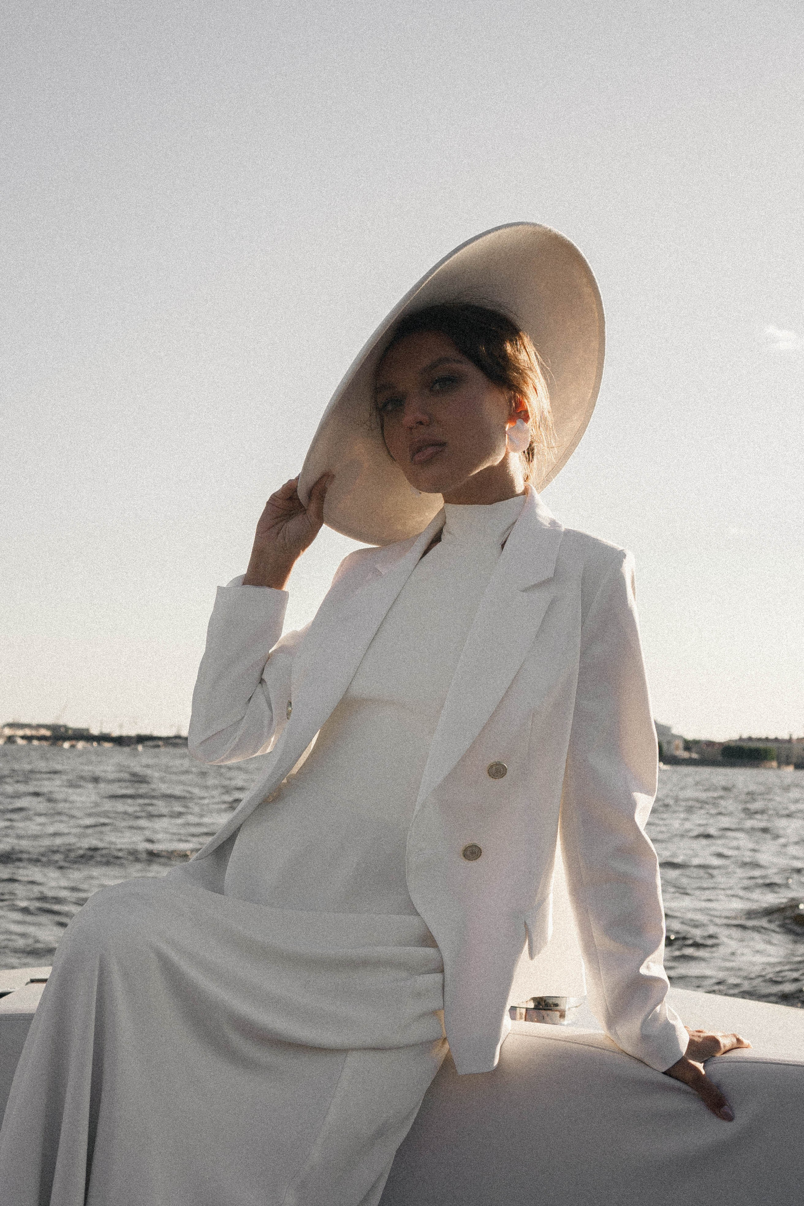 СВАДЕНБНАЯ СЬЕМКА НА КАТЕРЕ ПО КАНАЛАМ САНКТ-ПЕТЕРБУРГА И В АКВАТОРИИ НЕВЫ. Профессиональный фотограф, Санкт-Петербург — Виктория Богомолова