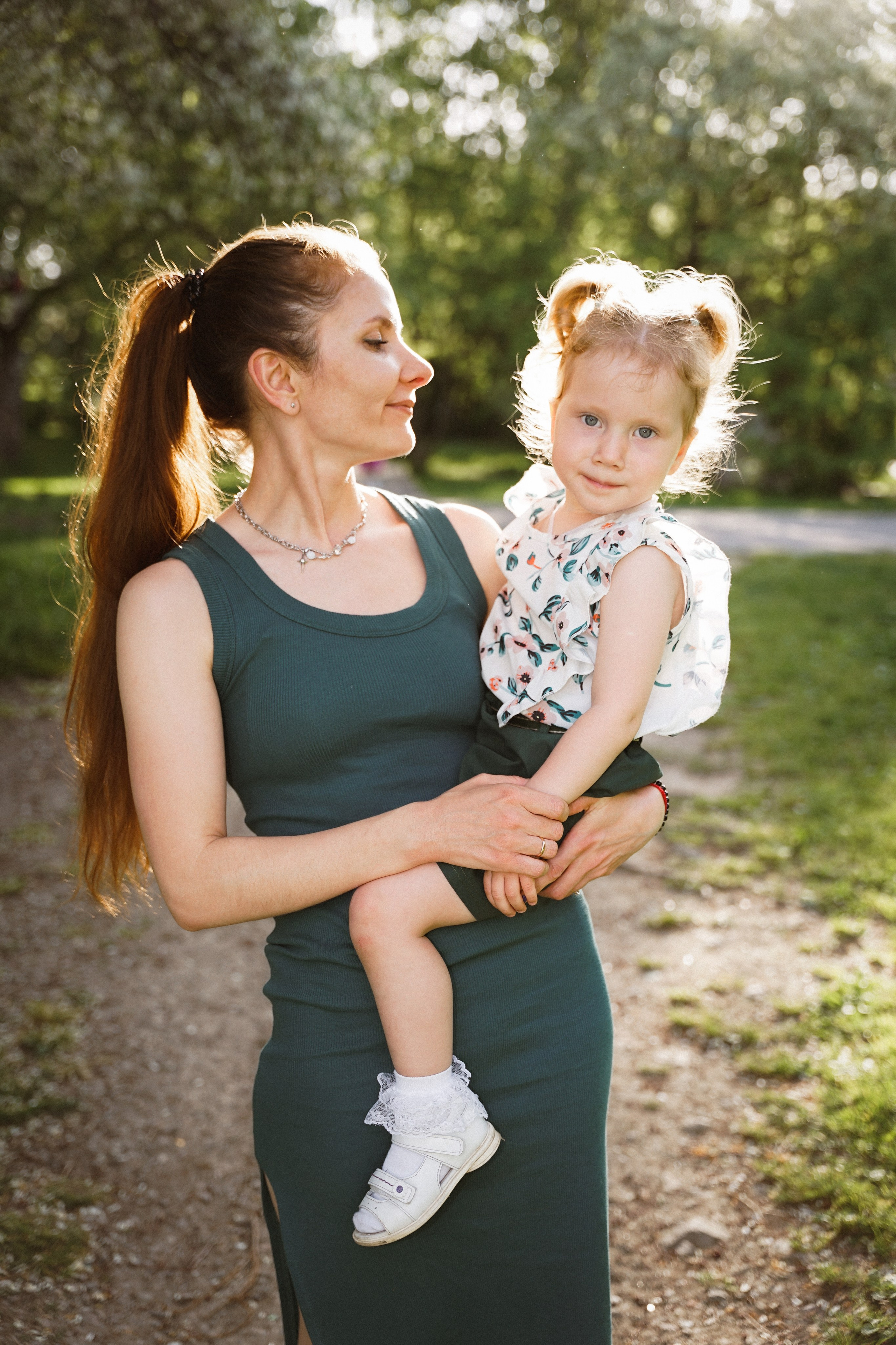 Семейная съемка с ребенком в парке Екатеринбурга