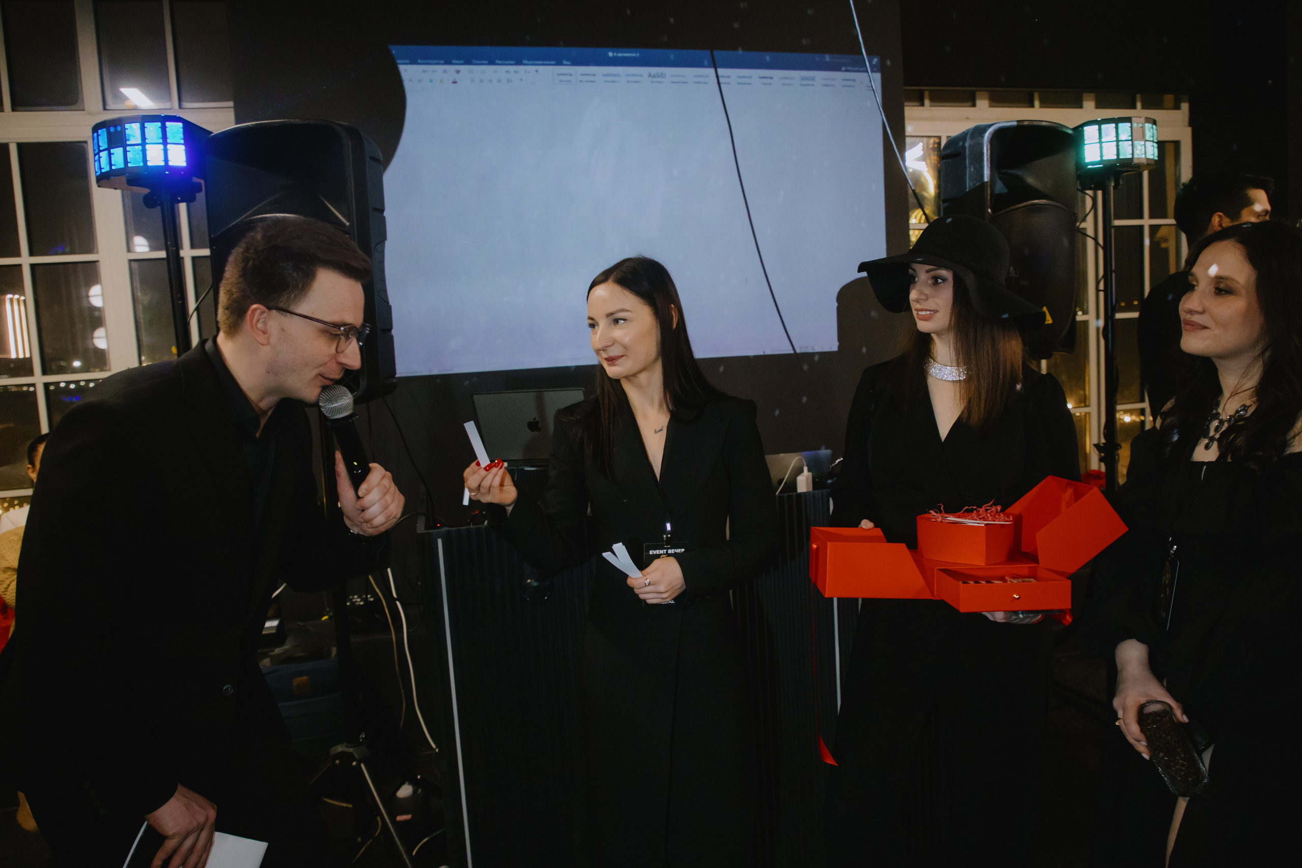 See `You Perfume. Фотограф в Москве и Санкт-Петербурге Дарина