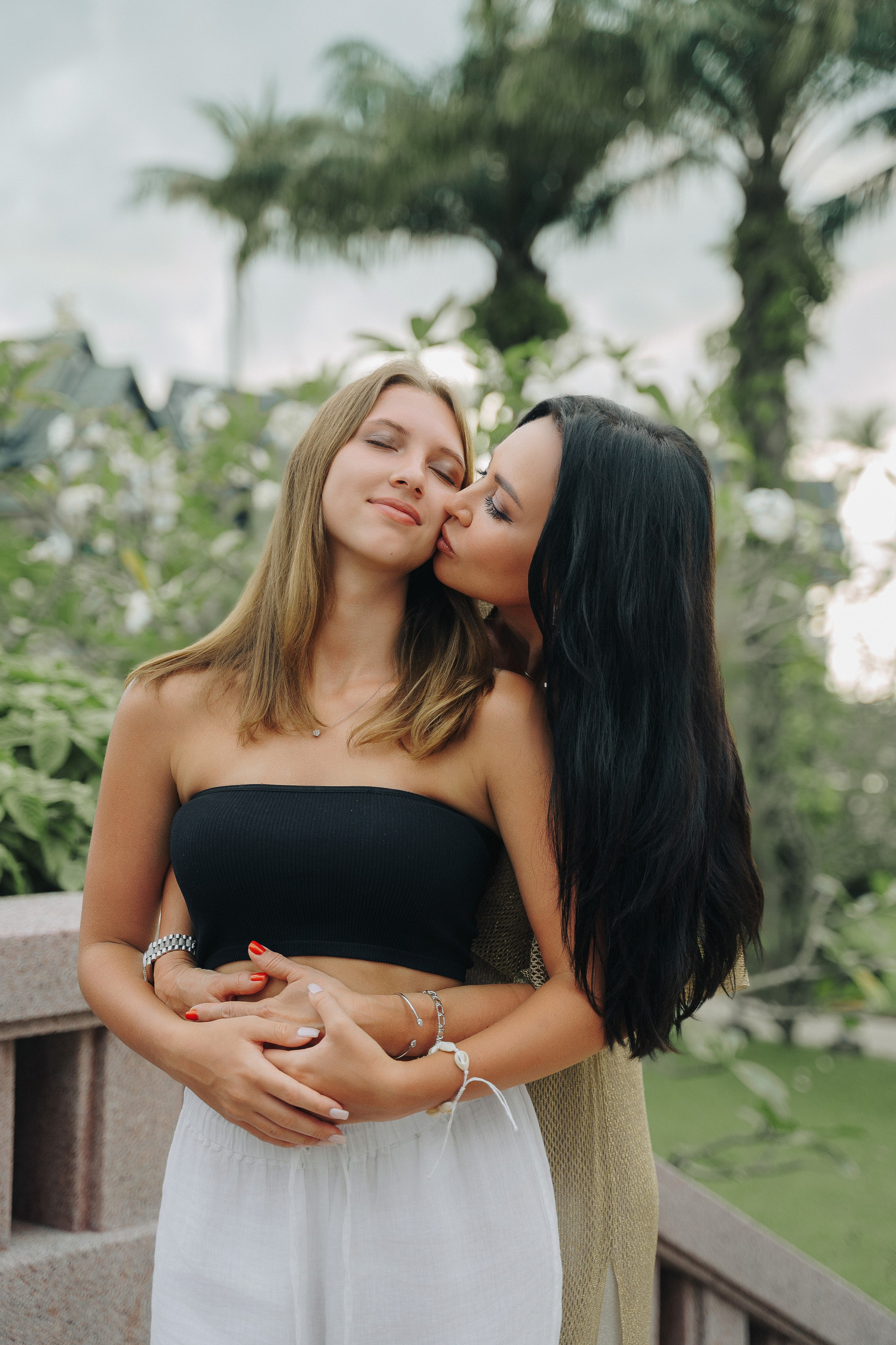 Family photoshoot. Professional Wedding Photography, Portraits, and Studio Photoshoots in Phuket