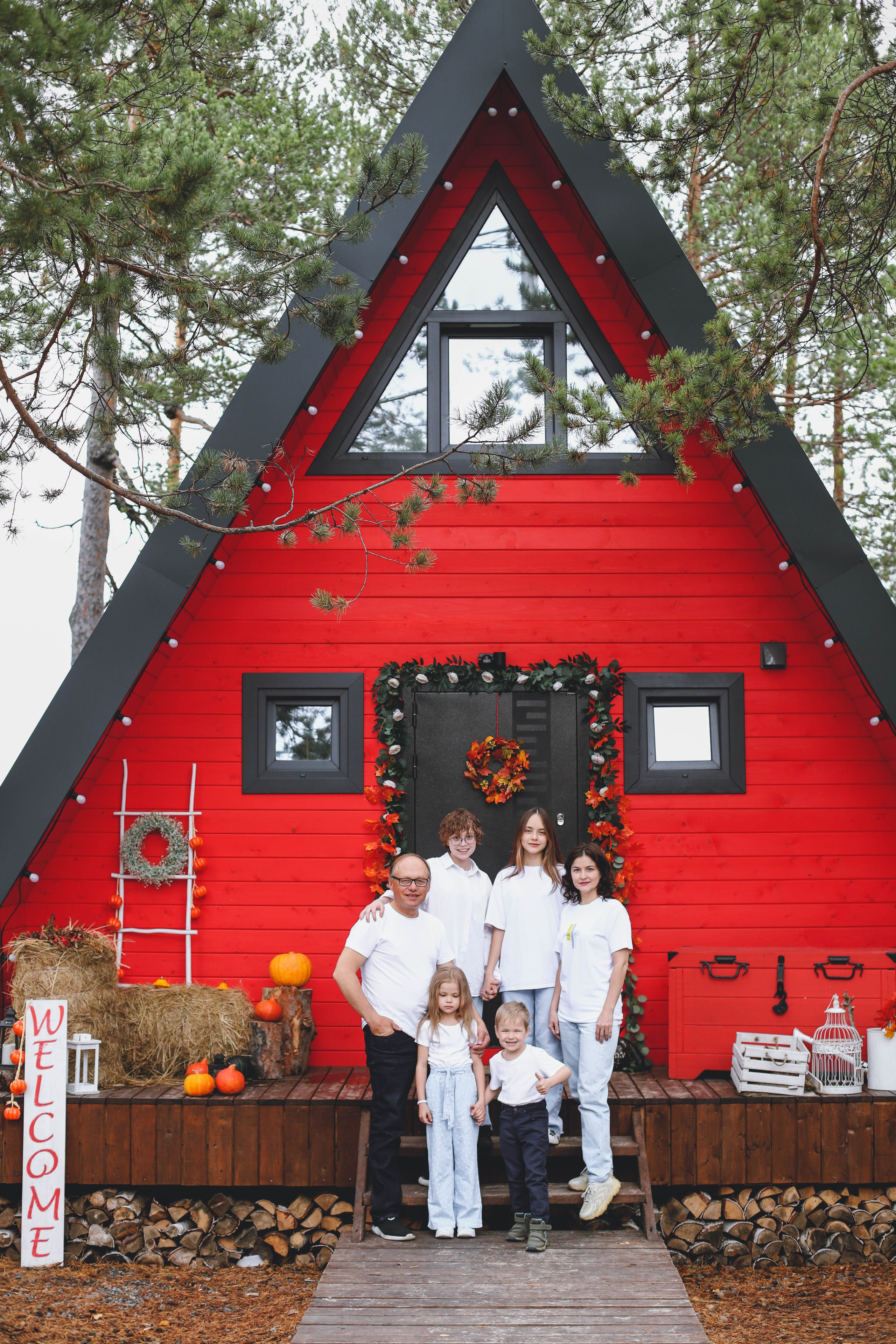 В красивом красном домике. Фотограф в Сургуте Брызгунова Анастасия