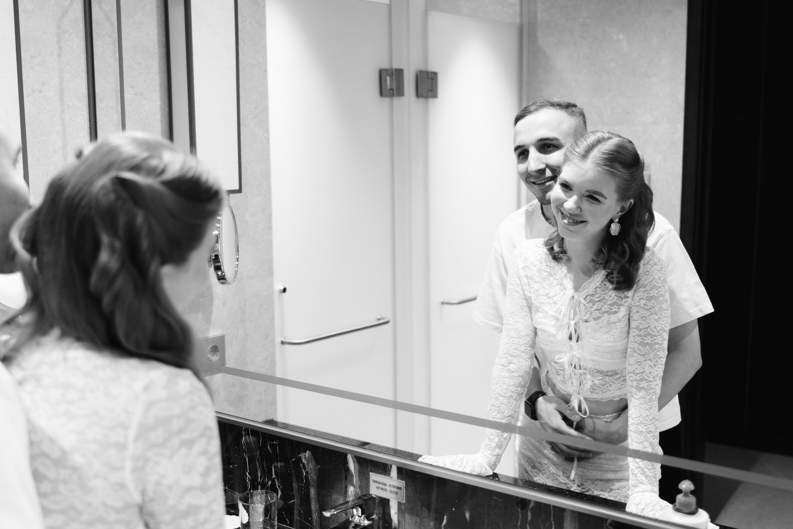 Артур и Даша, сборы в отеле Soluxe и роспись на ВДНХ. Свадебный и портретный фотограф в Москве Кристина Золотова