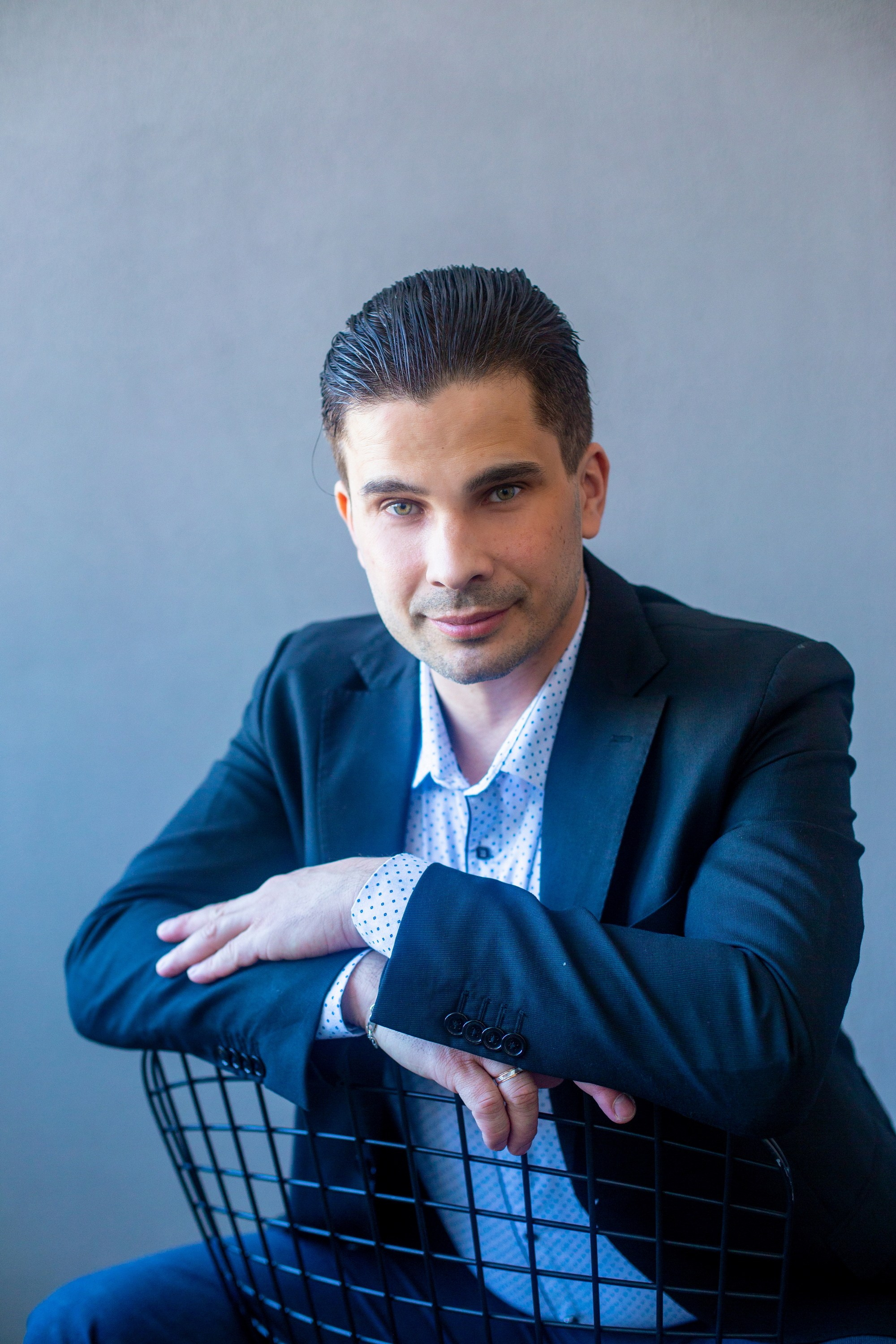 Бизнес портрет фотограф. Фотограф видеограф Иркутск фото видео студия Алексея Марамзина