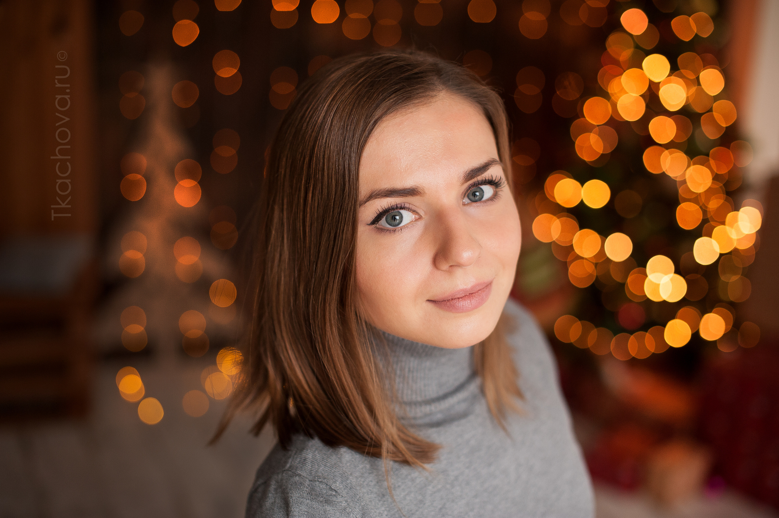 новогодняя фотосессия Воронеж фото мама  с огоньками с елкой