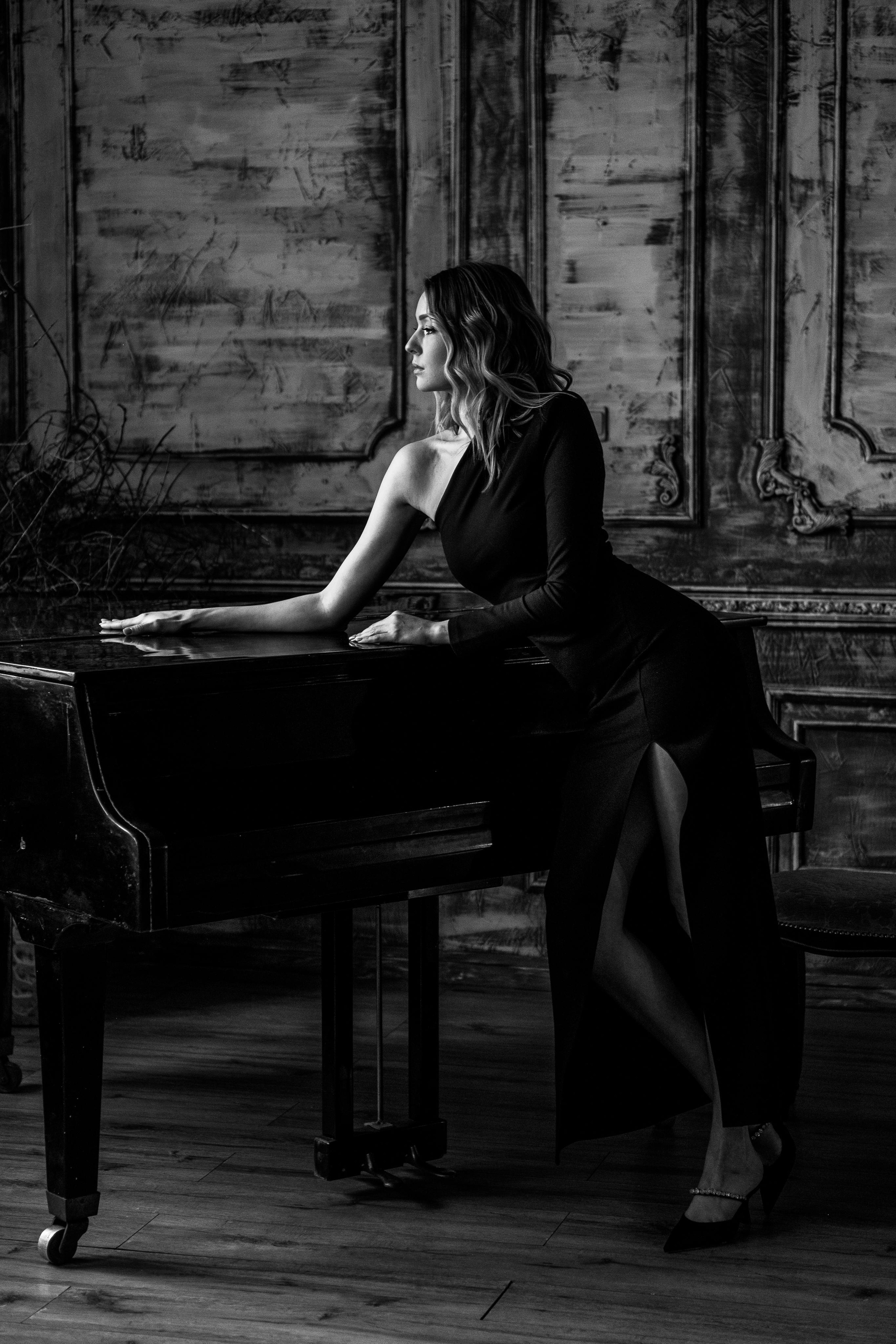 Актриса театра и кино, Евгения Лоза