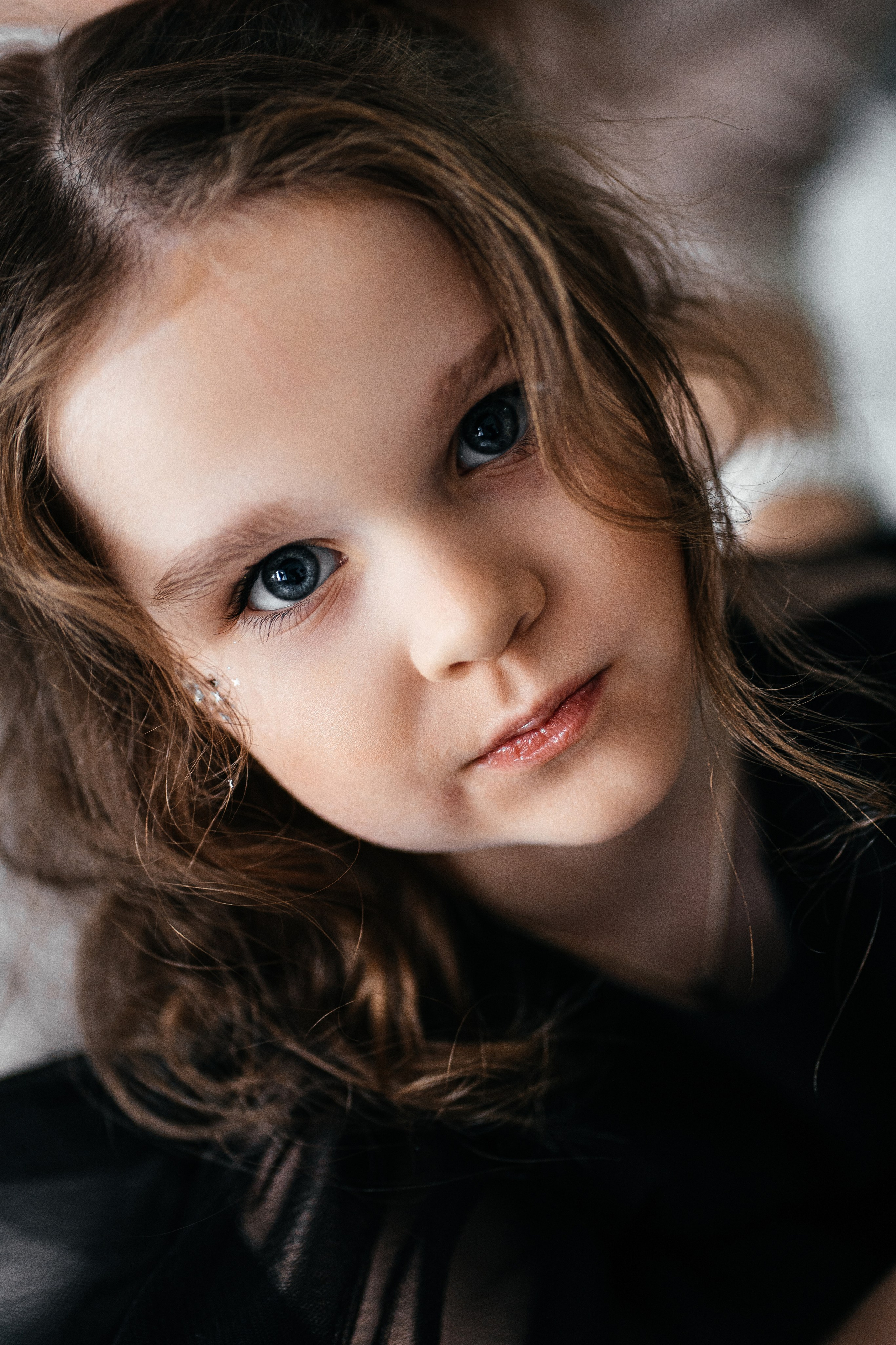 Фотосессия для девочки в платье. Фотограф Ким Наталья в Красноярске