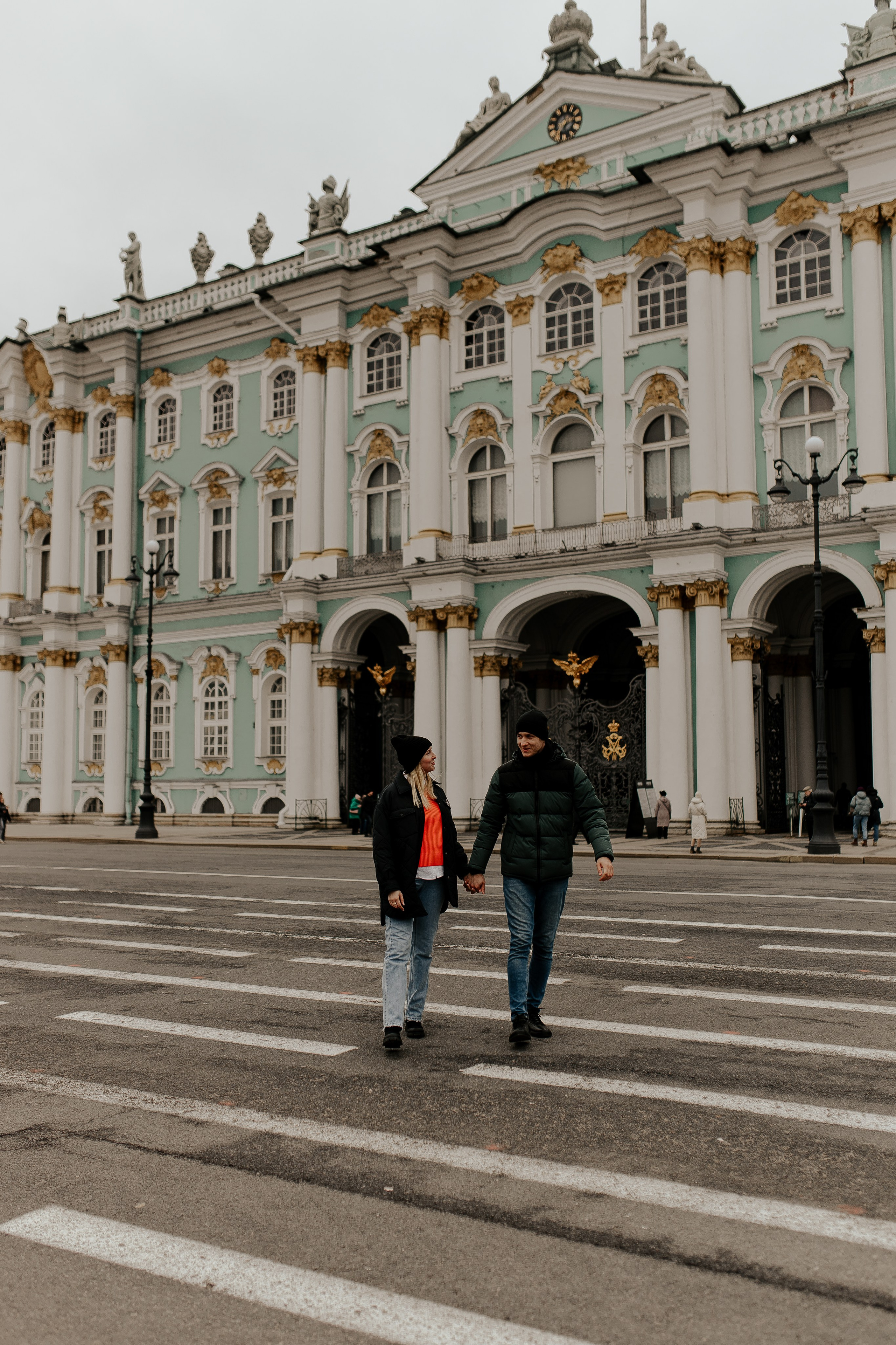 Поцелуй у Эрмитажа. Фотограф в Санкт-Петербурге Лиза Семченкова