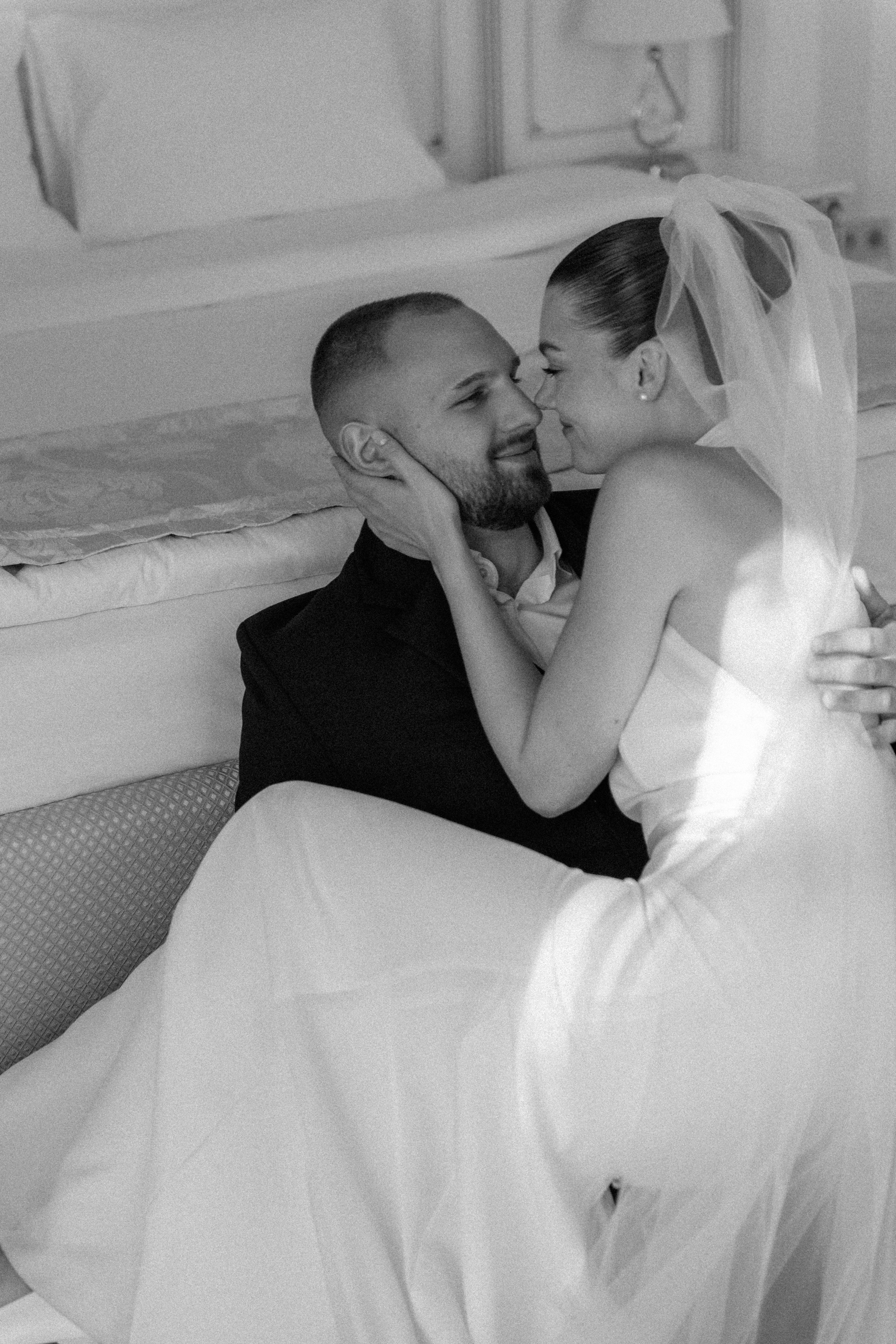 Wedding day in VERSAL PARK. Wedding PHOTOGRAPHER Andrew Vnukov