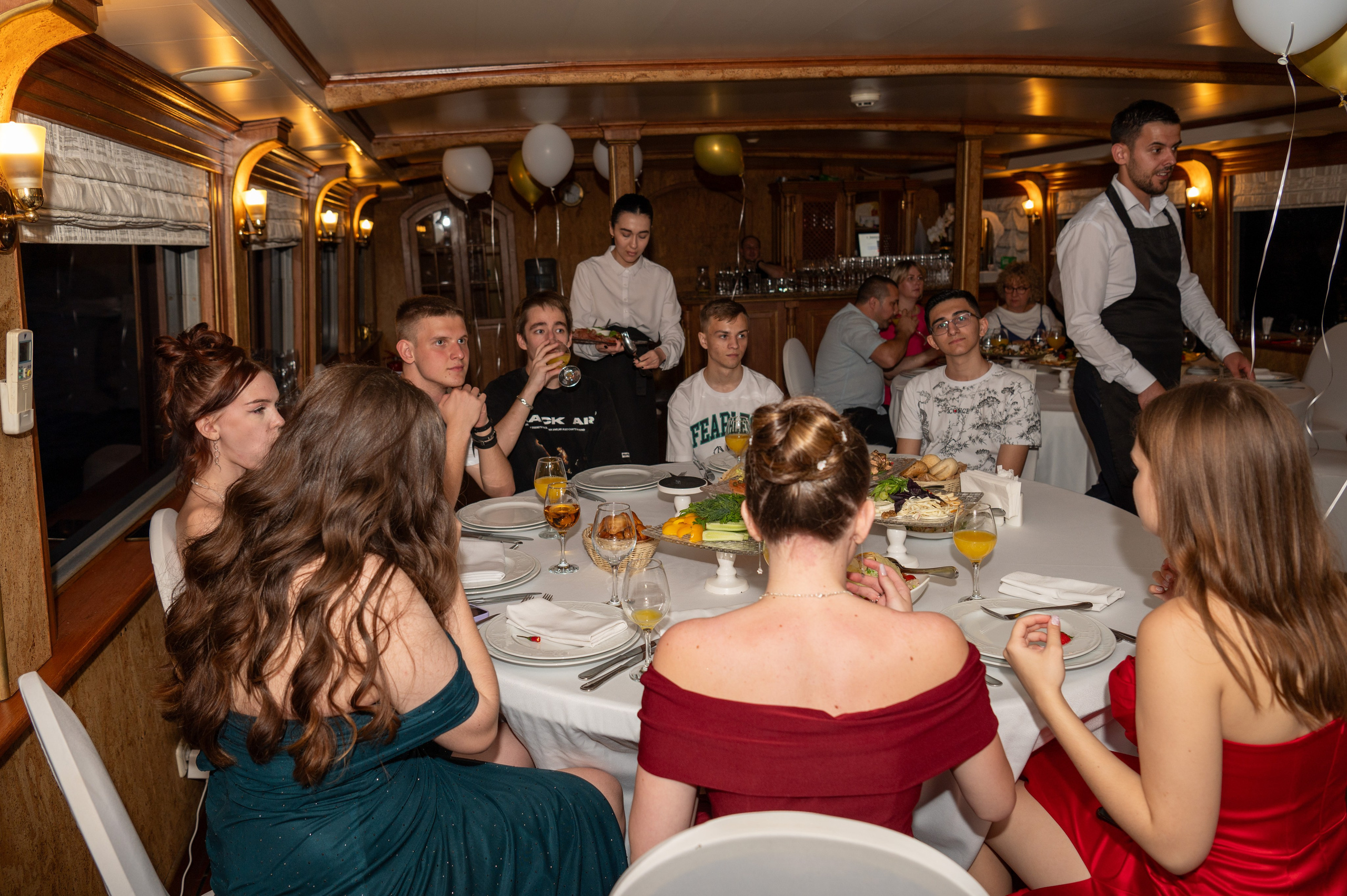 Выпускной вечер 11 класс на теплоходе. Детский и семейный фотограф г. Москва Оксана Катаджи