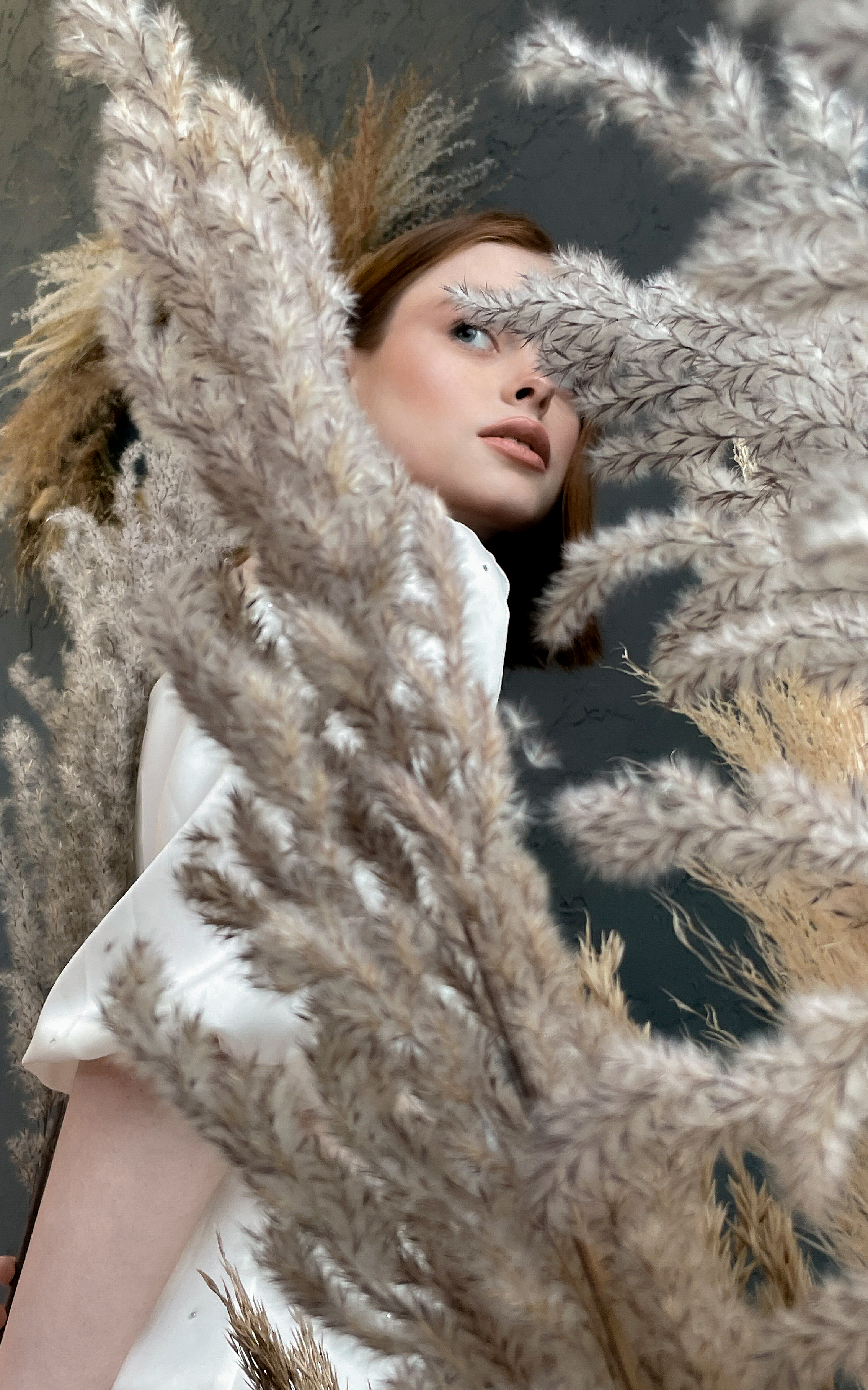 Фотосессия в студии на айфон. AI Фотограф Краснодар: мужские и женские фотосессии, стилизация съемки. Нейро-фотосессии онлайн