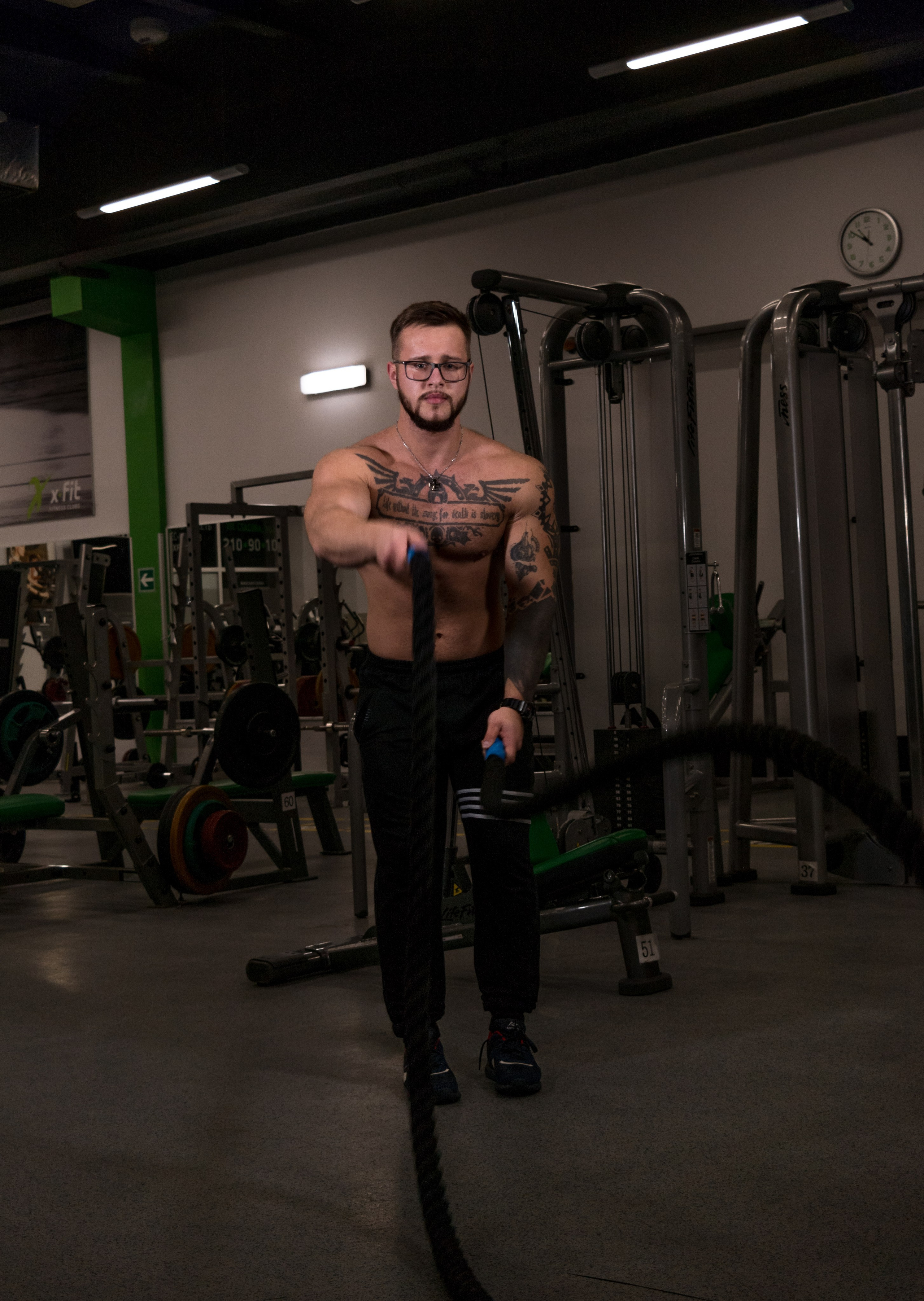 Контент-фотосъемки для экспертов и фитнес тренеров. AI Фотограф Краснодар: мужские и женские фотосессии, стилизация съемки. Нейро-фотосессии онлайн