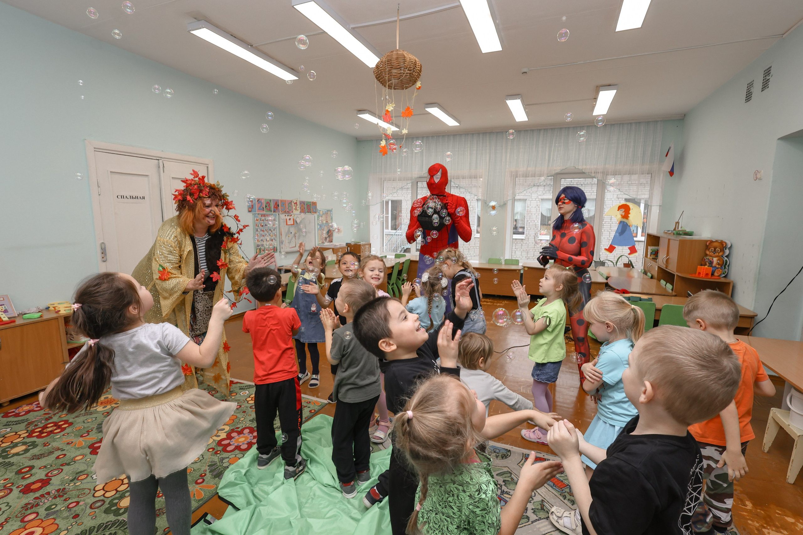 Детский день рождения с Человеком-пауком и Леди Баг