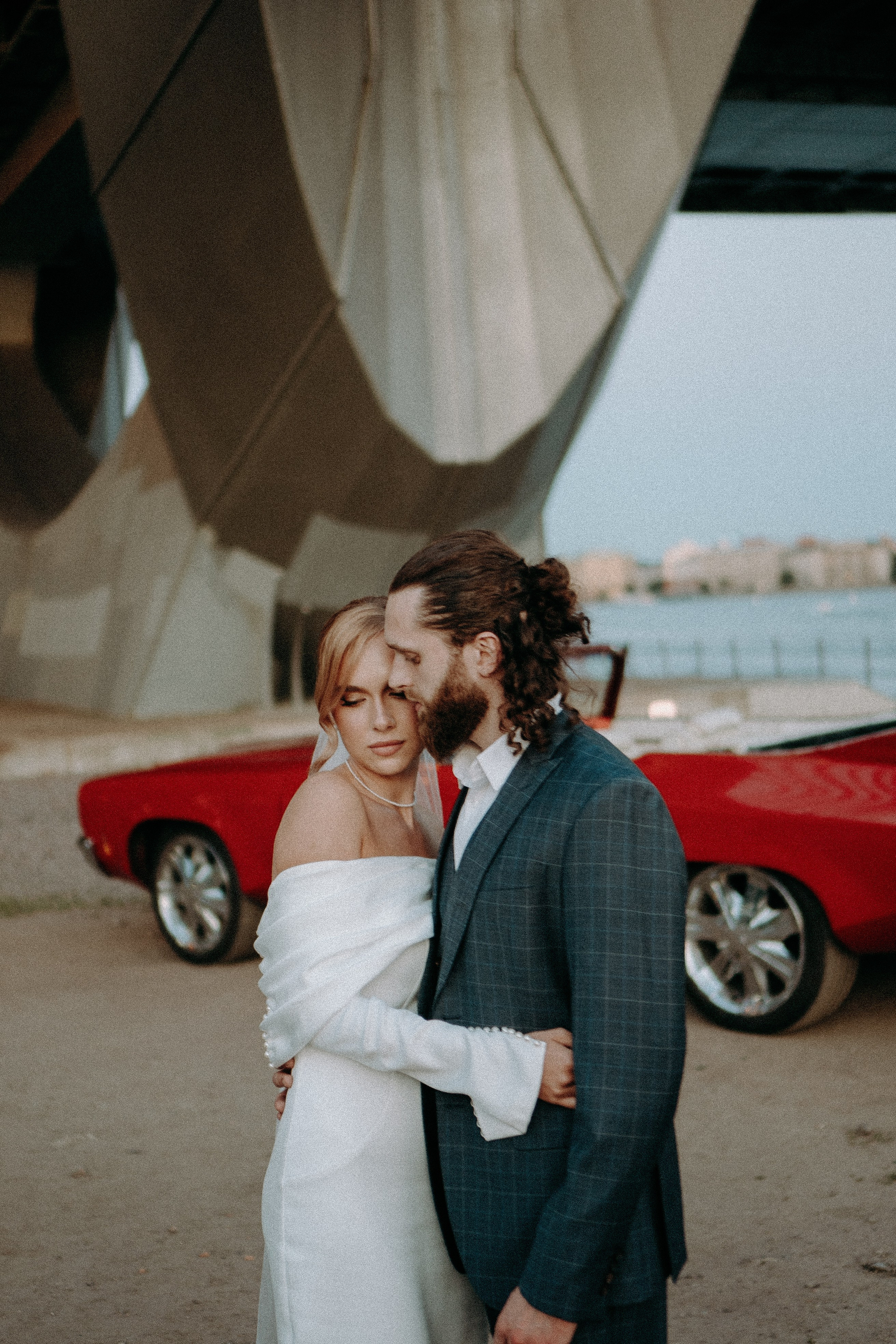 СВАДЕБНАЯ СЬЕМКА ВОЗЛЕ МСОТА БЕТАНКУРА НА КАБРИОЛЕТЕ. Профессиональный фотограф, Санкт-Петербург — Виктория Богомолова