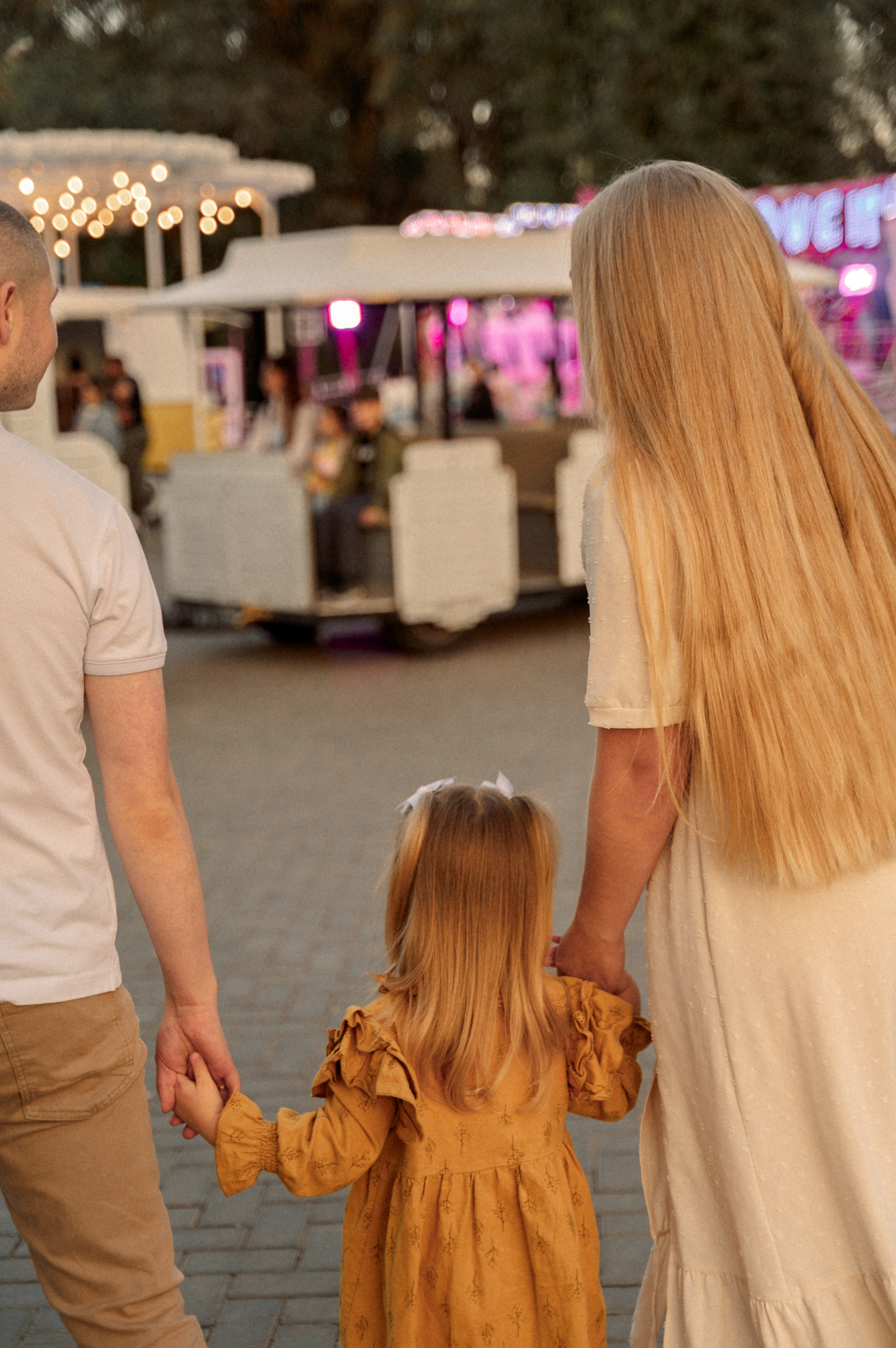 Семейная прогулочная фотосессия. Свадебный и семейный фотограф в Чебоксарах Ирина Левнер