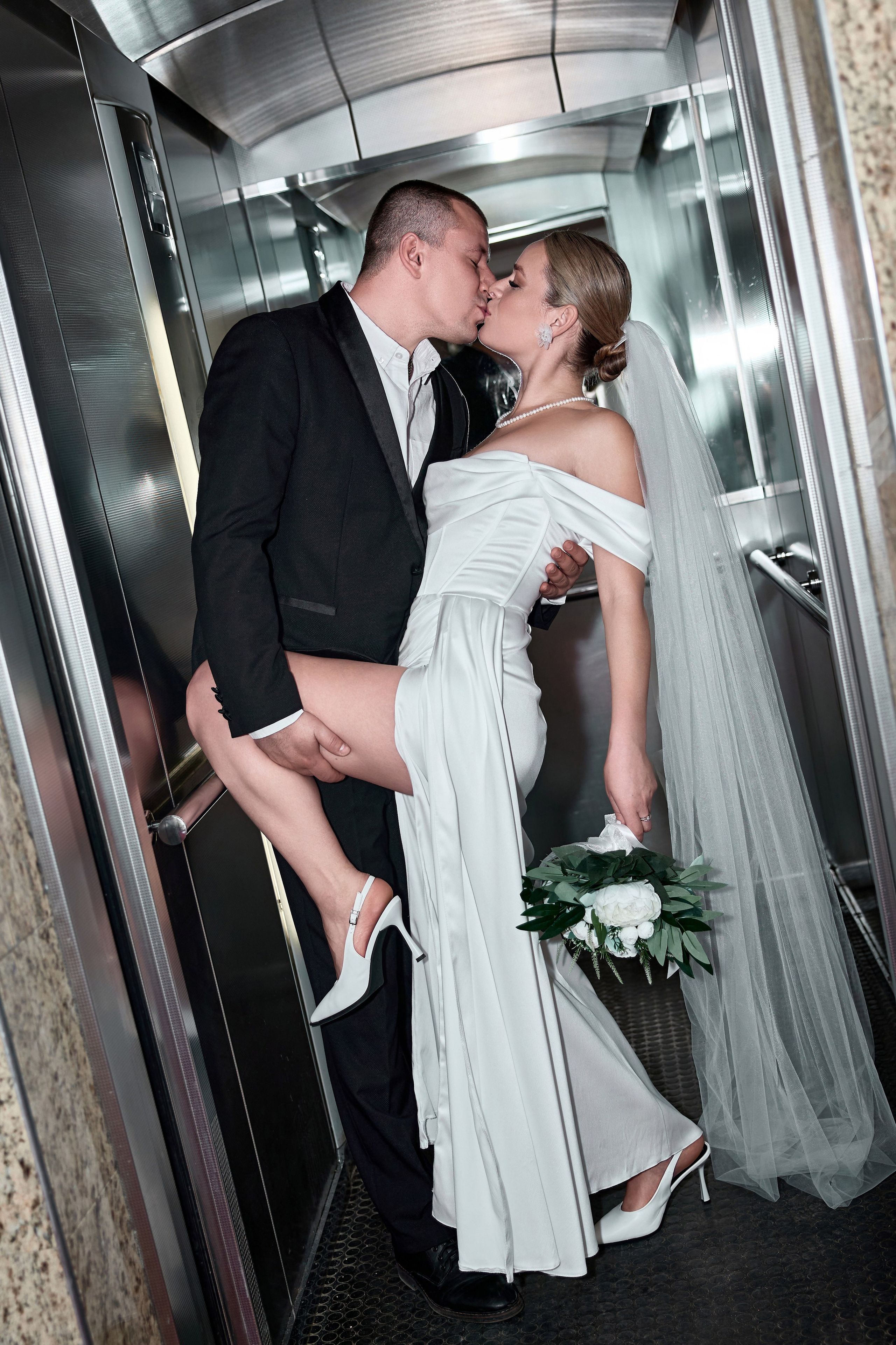 Утро невесты и свадебная фотосессия в гостинице