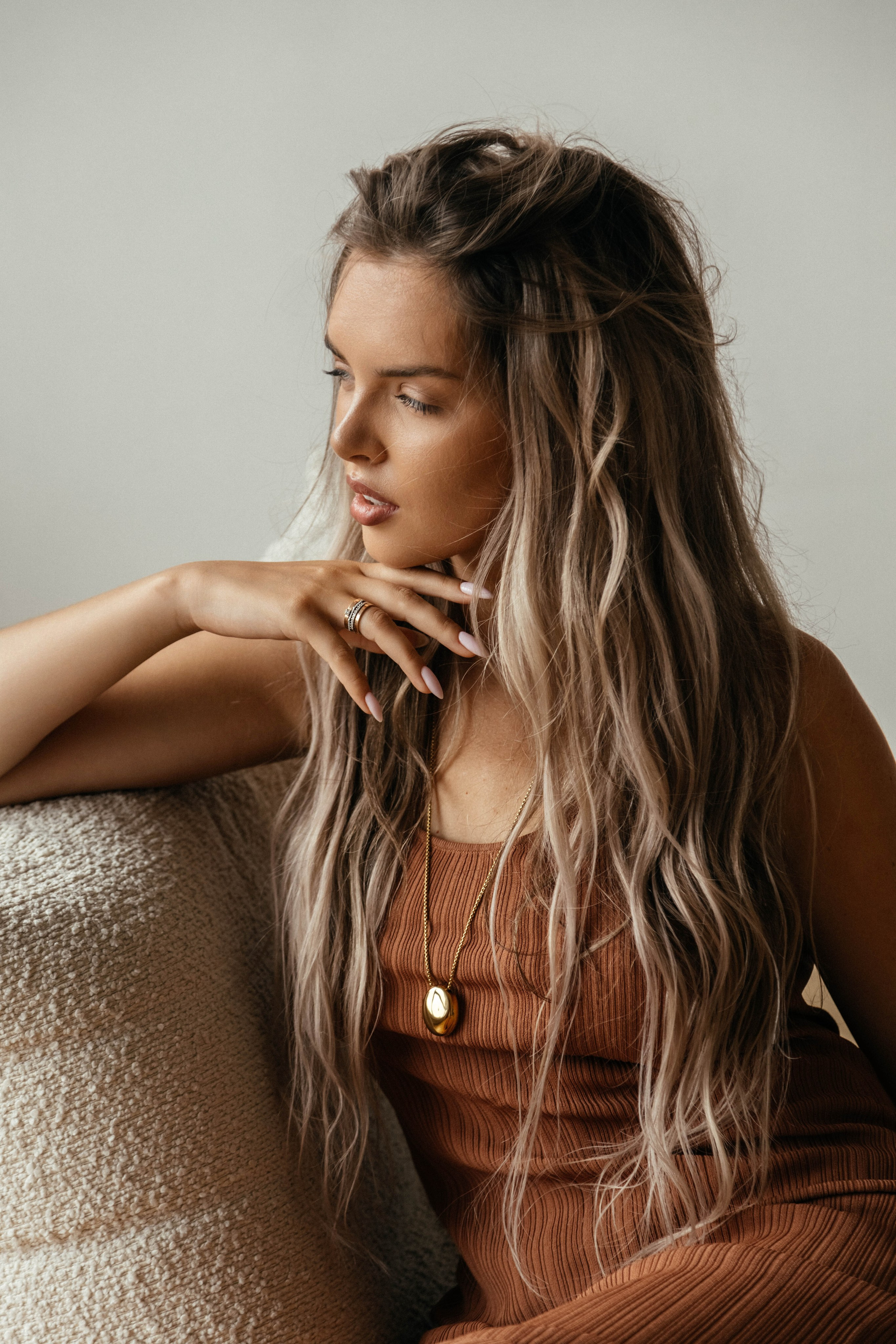 Катя. Минимализм в студии. Фотограф Ксения Третьякова, Санкт-Петербург