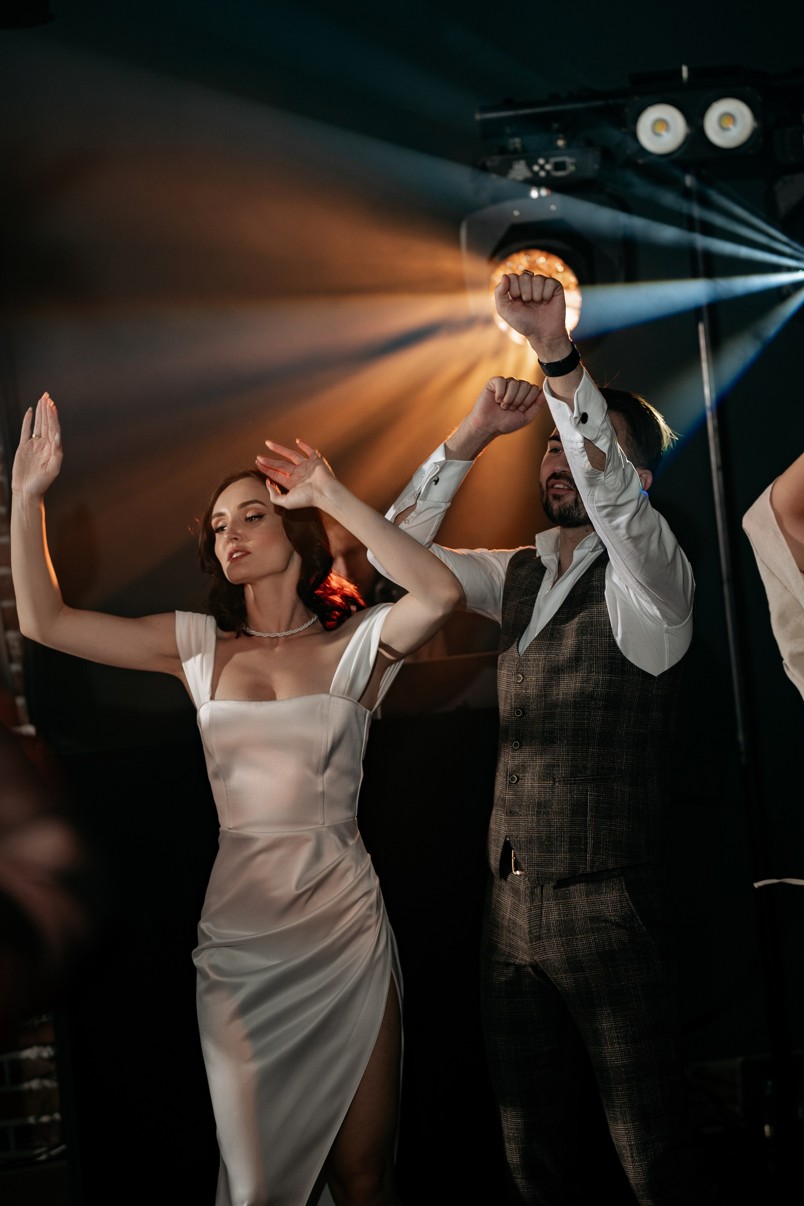 Свадебный фотограф Анапа — Танцевальный флешмоб с участием молодоженов и гостей.