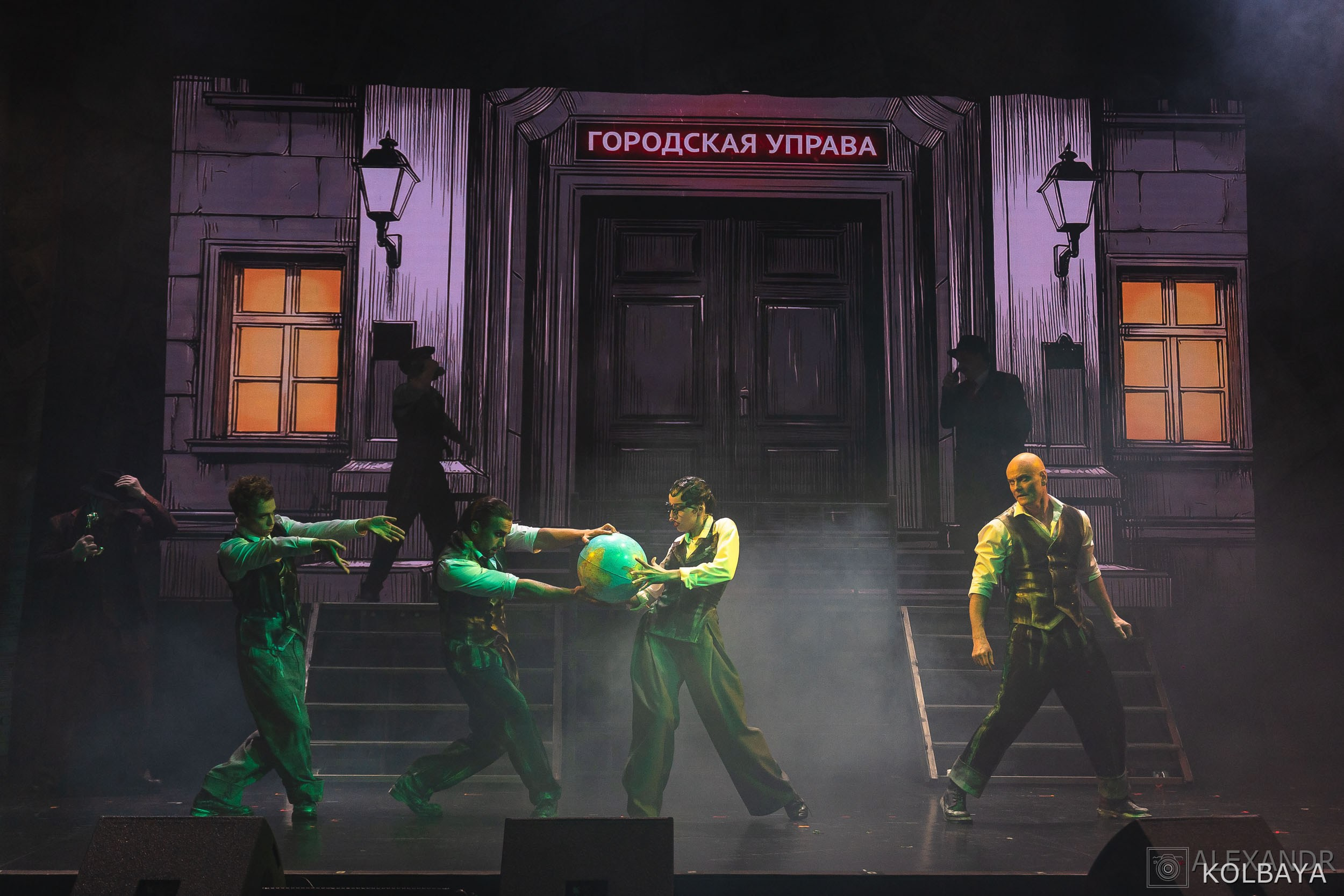 Фотографии со спектакля «Однажды в городе N». Концертный и театральный репортажный фотограф в Москве Александр Колбая