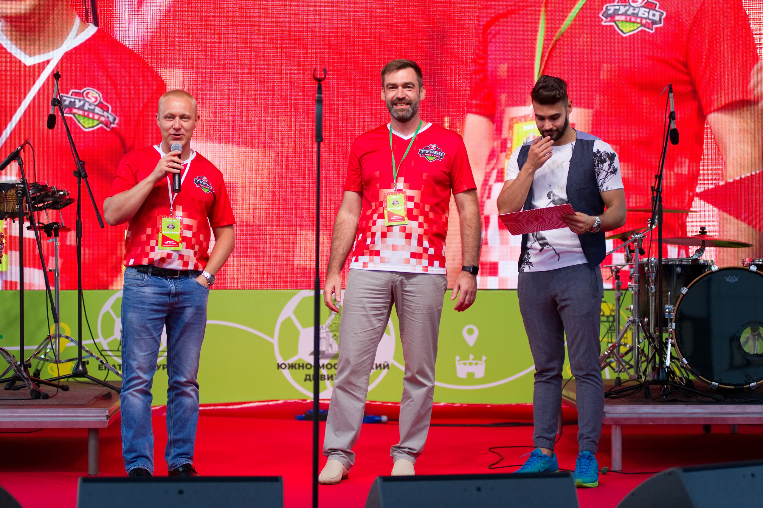 Турбофутбол (корпоративное соревнование «Пятерочки»). Репортажный фотограф и видеограф Слава Думчев. Тимбилдинги, отчетники, корпоративы