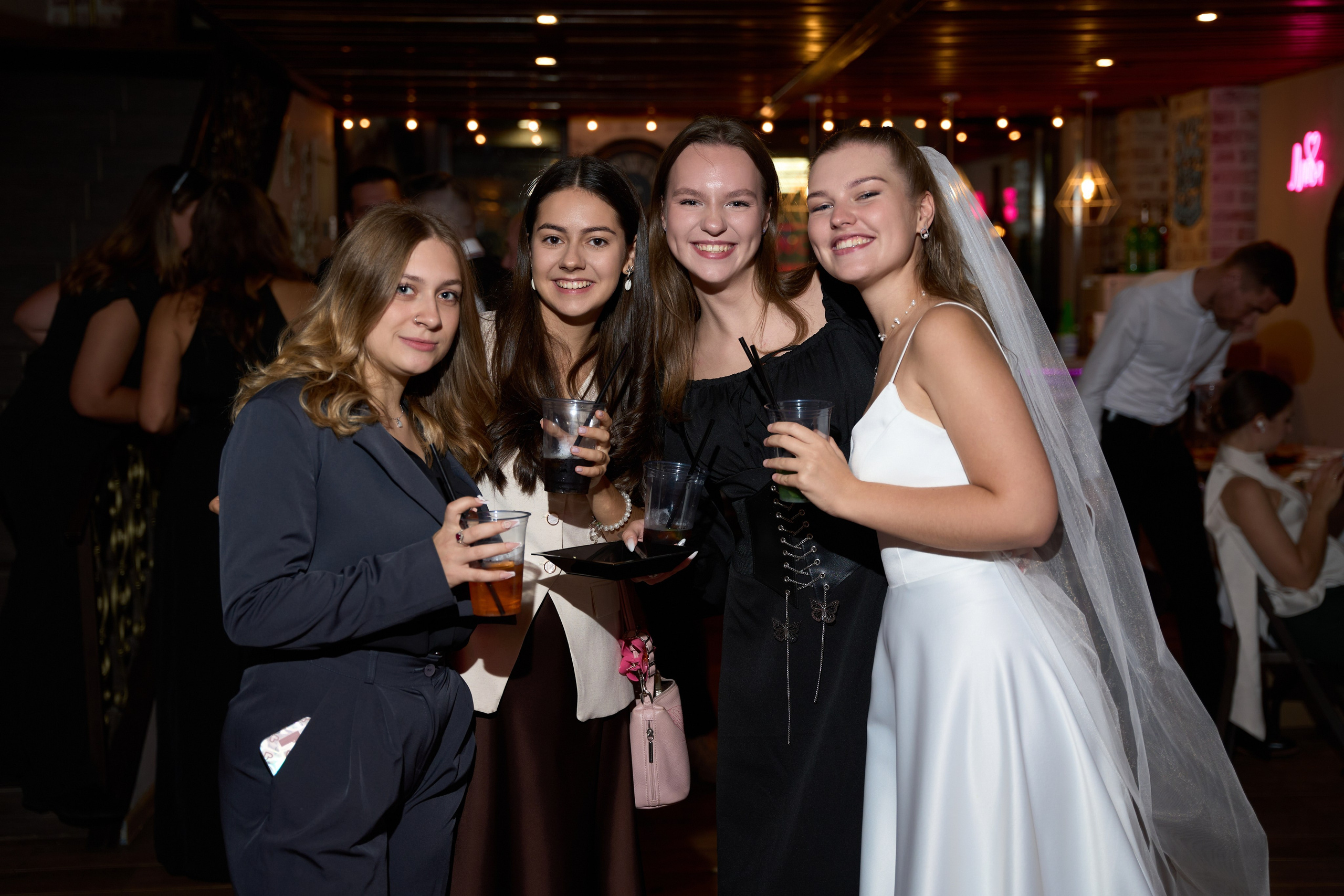 Свадебная фотосъемка в Москве – Нежные и стильные кадры | AkselPhoto. Фотограф в Москве (ЮВАО ВАО СВАО)