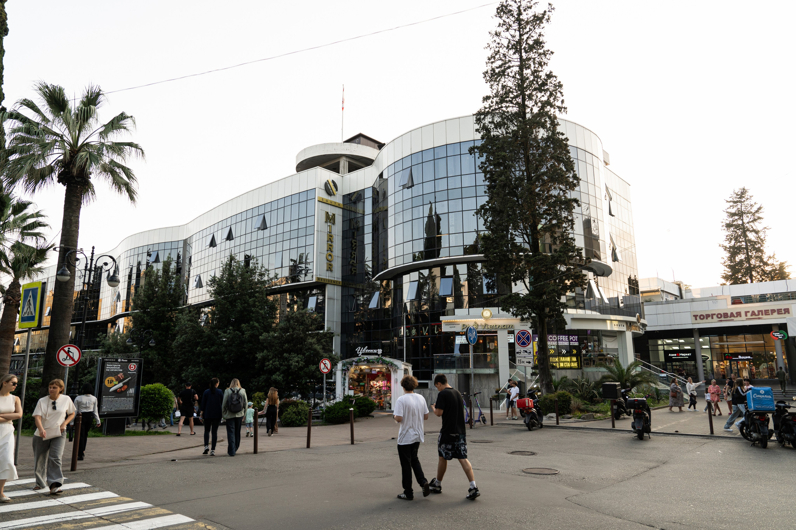 Mirror 4*. Фотограф и видеограф Елена Хмелевская