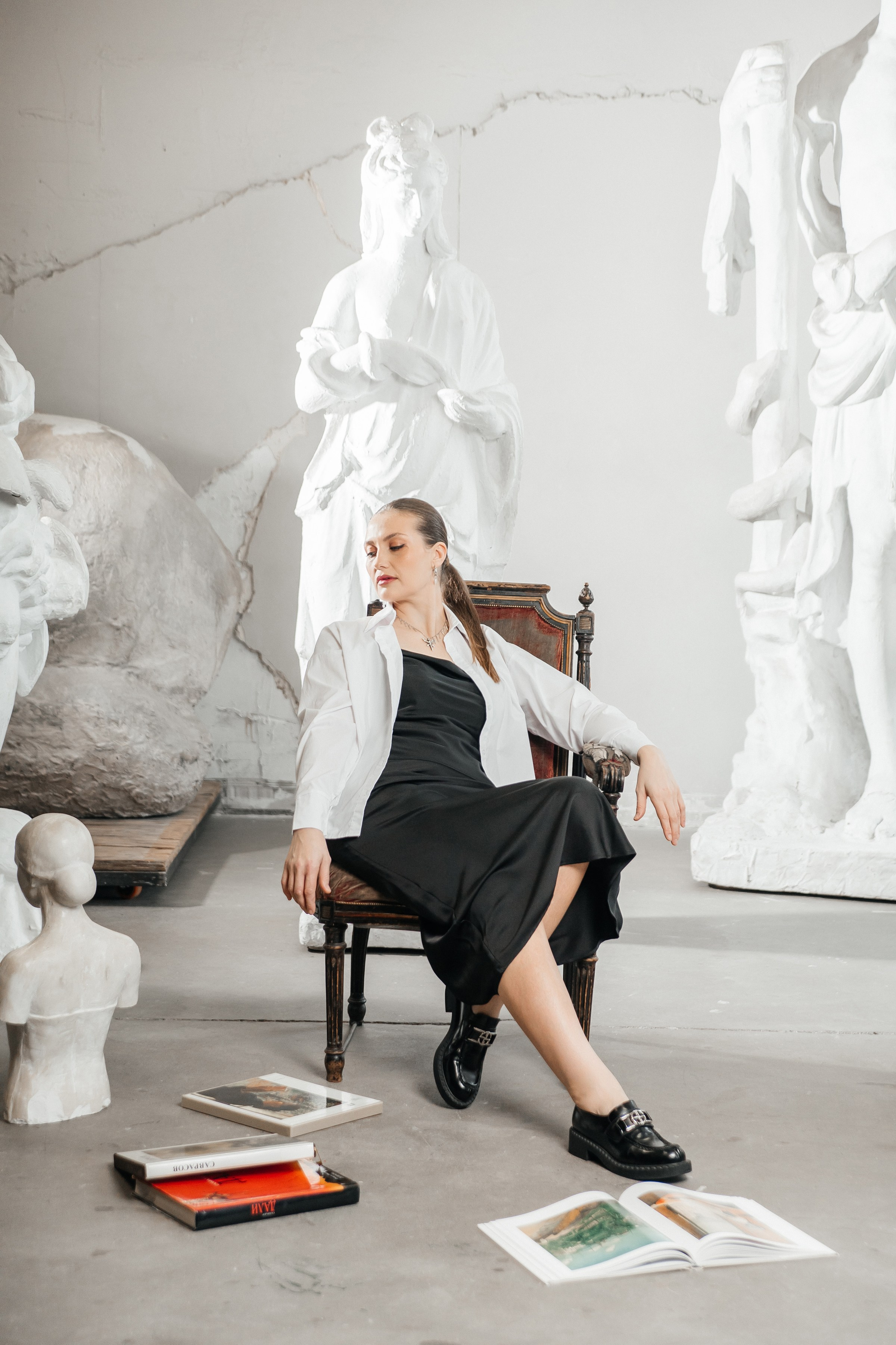 Ольга и Скульптуры. Семейный фотограф, свадебный фотограф, женский портрет в Санкт-Петербу