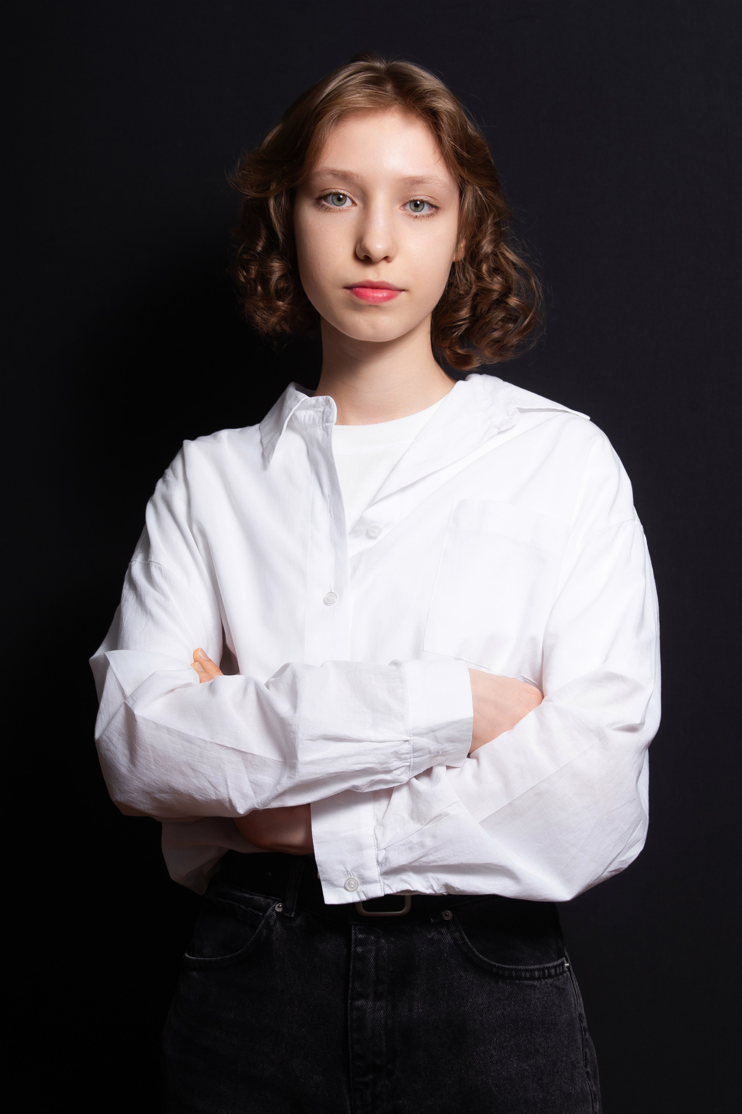 Портретная фотосессия для учеников 9 класса на чёрном фоне | Школьный фотограф Николай Богатырёв | Твой альбом / Твои правила. ТВОЙ АЛЬБОМ / ТВОИ ПРАВИЛА