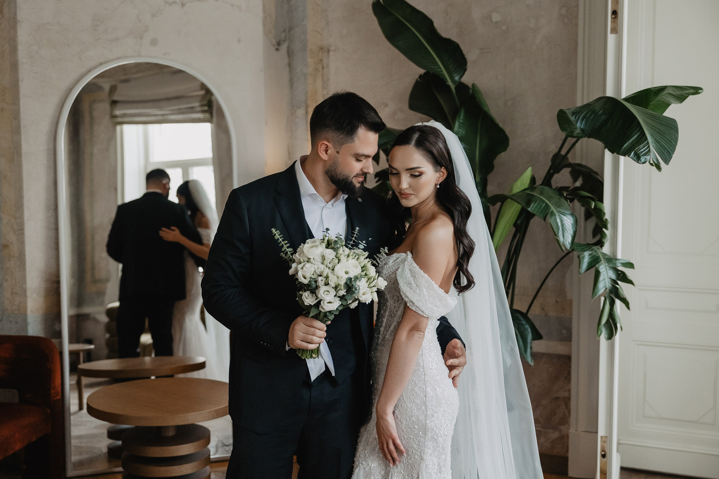 первая встреча жениха и невесты в&nbsp;отеле Twelve Reasons в&nbsp;Москве