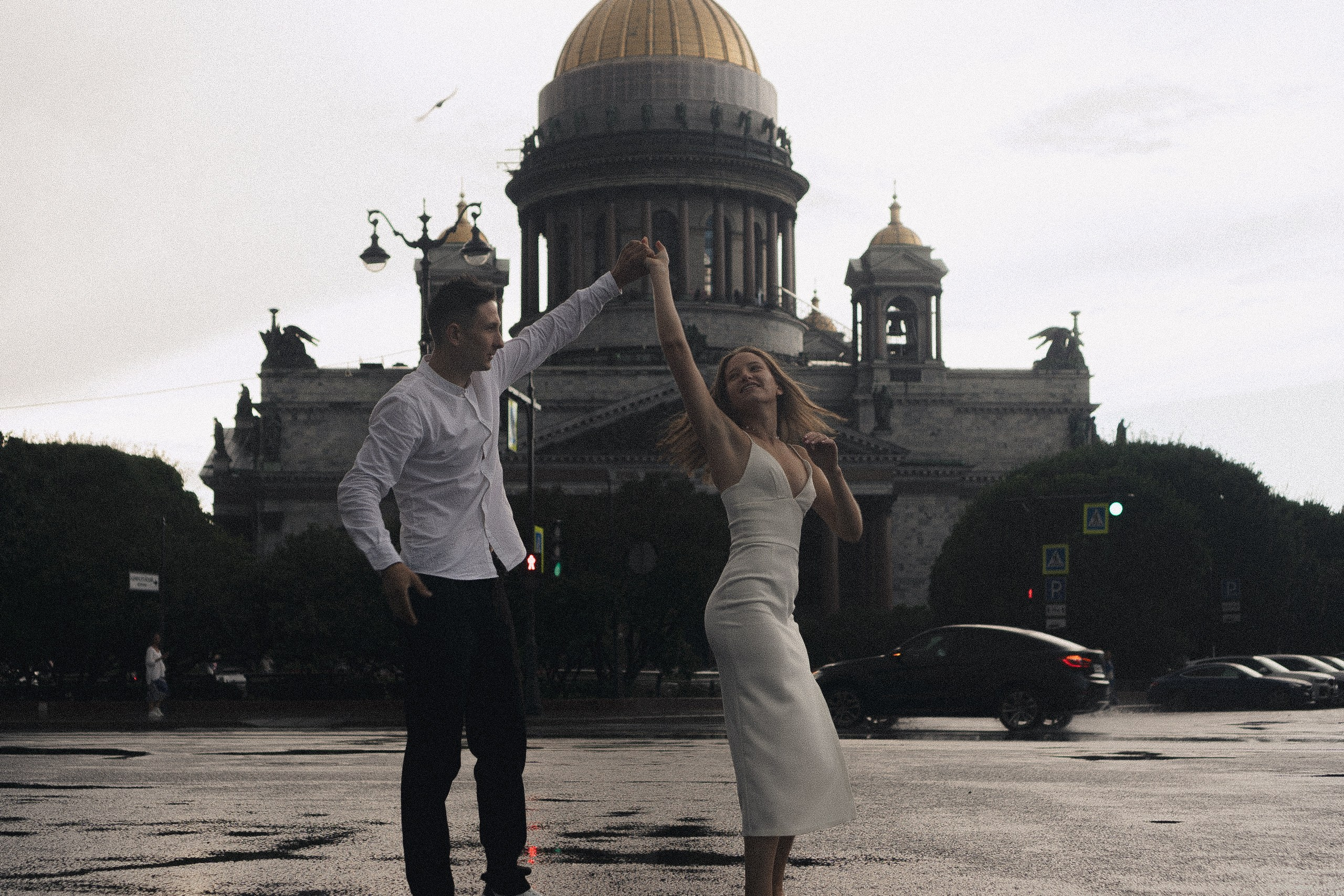 СВАДЕБНАЯ ФОТОСЕСИСИЯ В МЕТРО И ВОЗЛЕ ИСАКИЕВСКОГО СОБОРА В ДОЖДЬ. Профессиональный фотограф, Санкт-Петербург — Виктория Богомолова