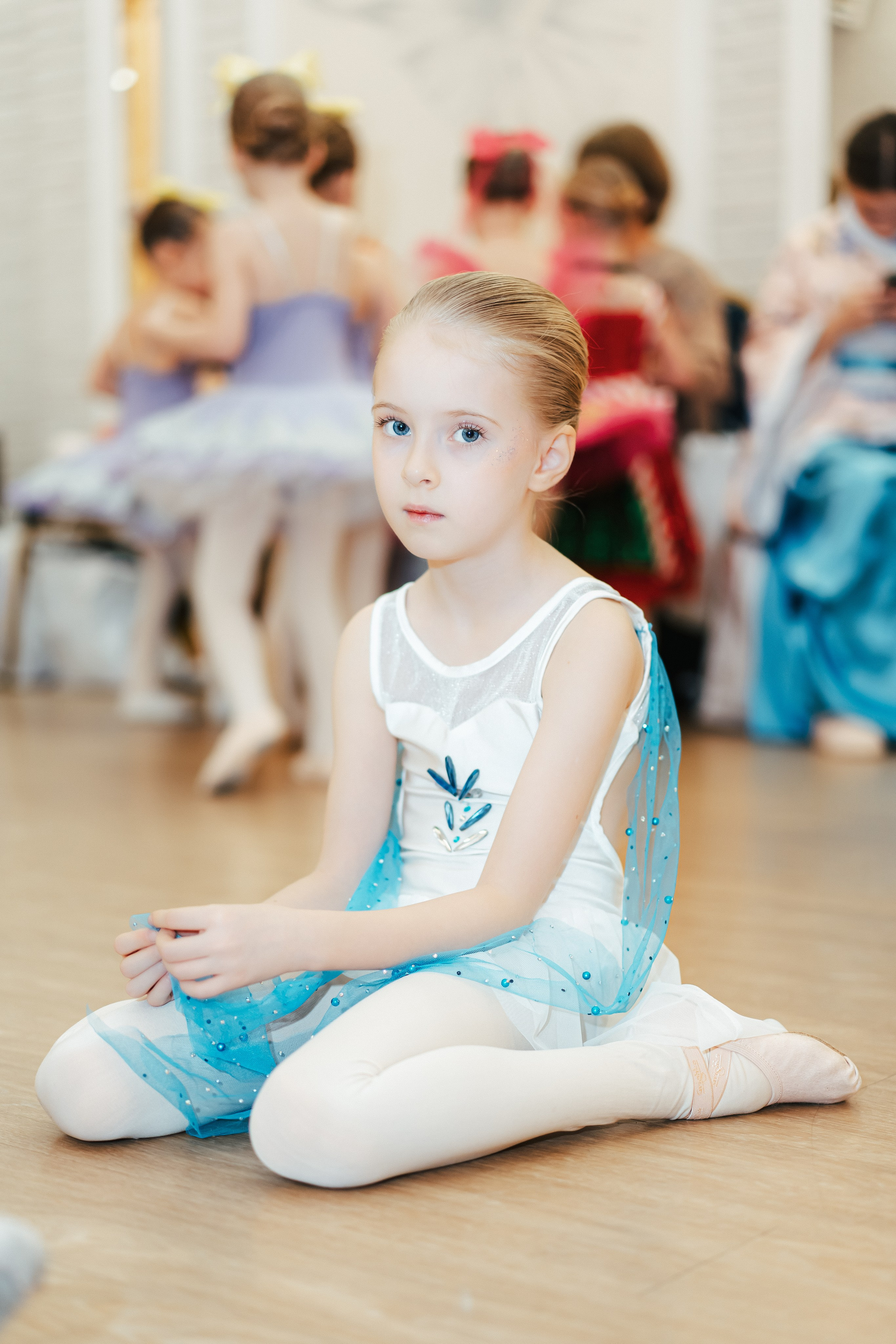БАЛЕТ С ДВУХ ЛЕТ / 22.12.24 новогоднее выступление деток. Репортажный фотограф в Санкт-Петербурге Никита Лу