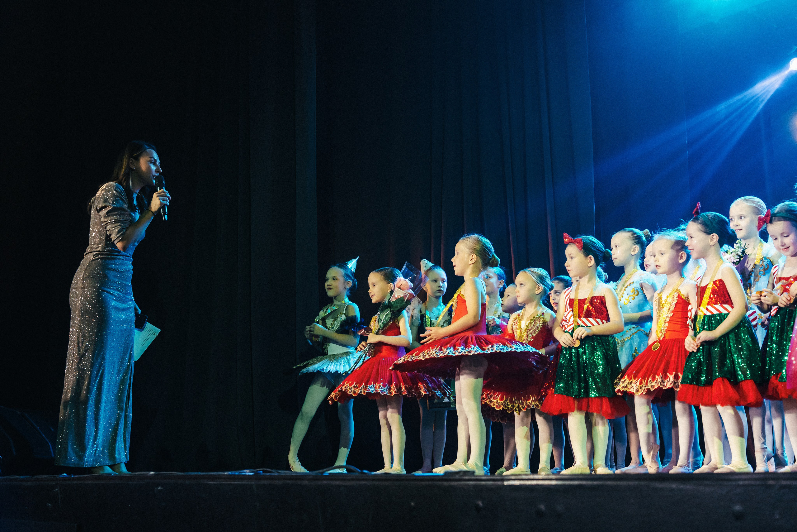 БАЛЕТ С ДВУХ ЛЕТ / 22.12.24 новогоднее выступление деток. Репортажный фотограф в Санкт-Петербурге Никита Лу