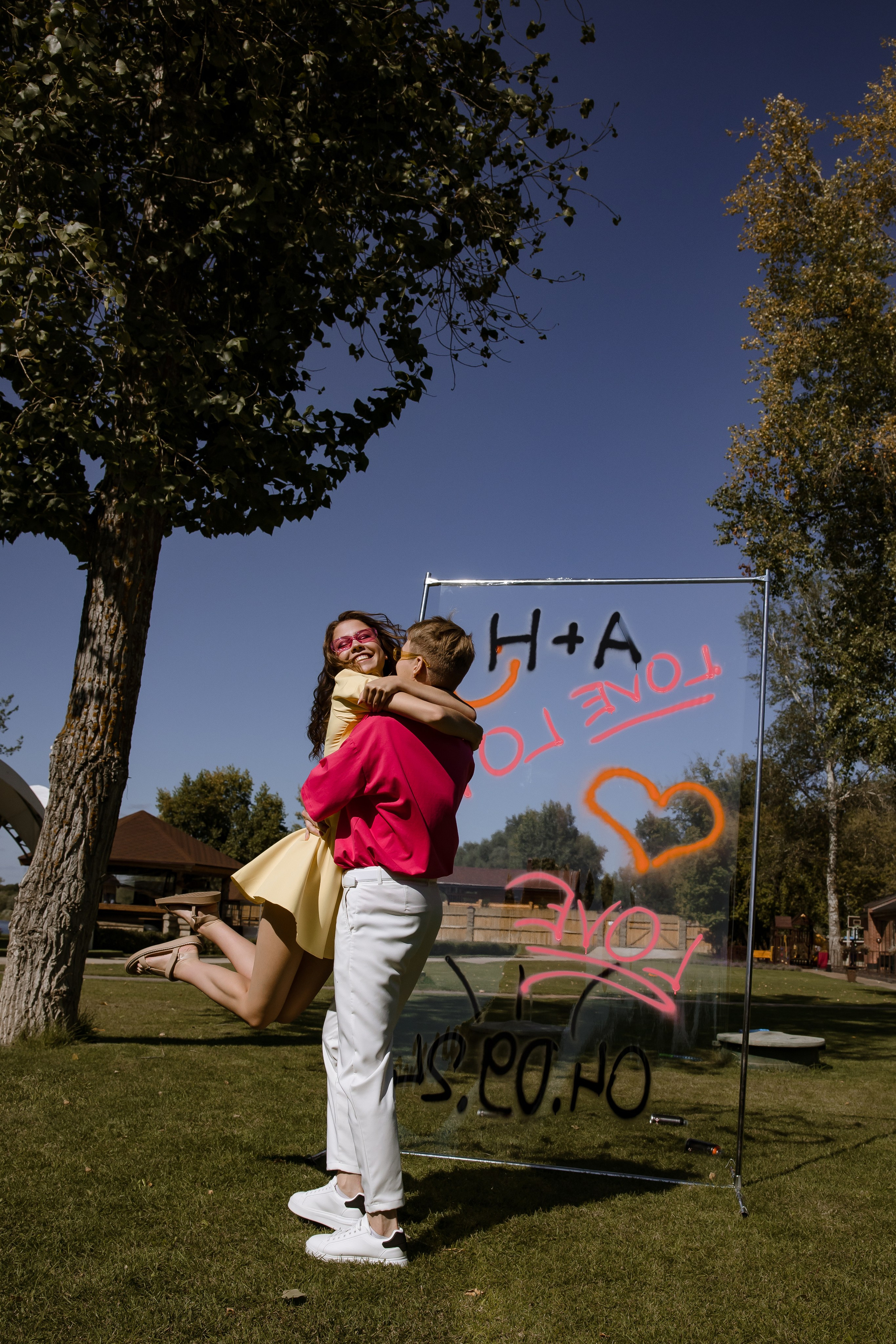 Яркая неоновая свадебная фотосессия в «Нет на карте». Свадебный и семейный фотограф в Самаре и Тольятти | Елена Топанцева