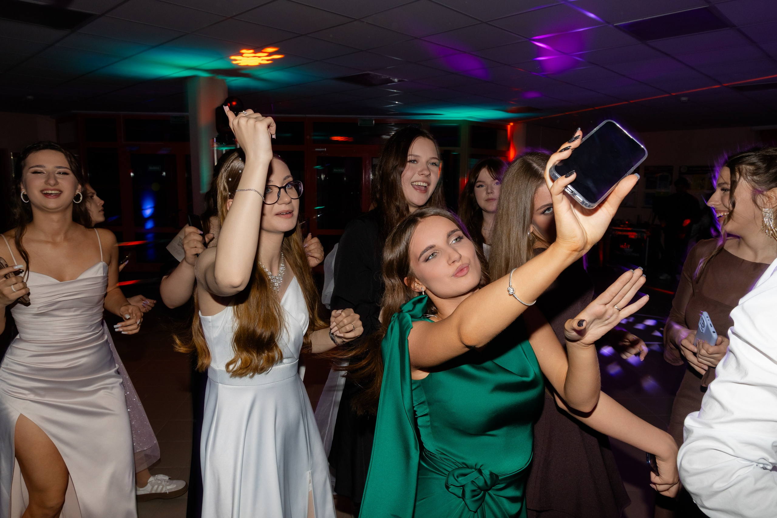 Школьный выпускной 2025 год в Минске, Беларуси. Свадебный фотограф в Минске/Беларуси Сергей Спиридонов