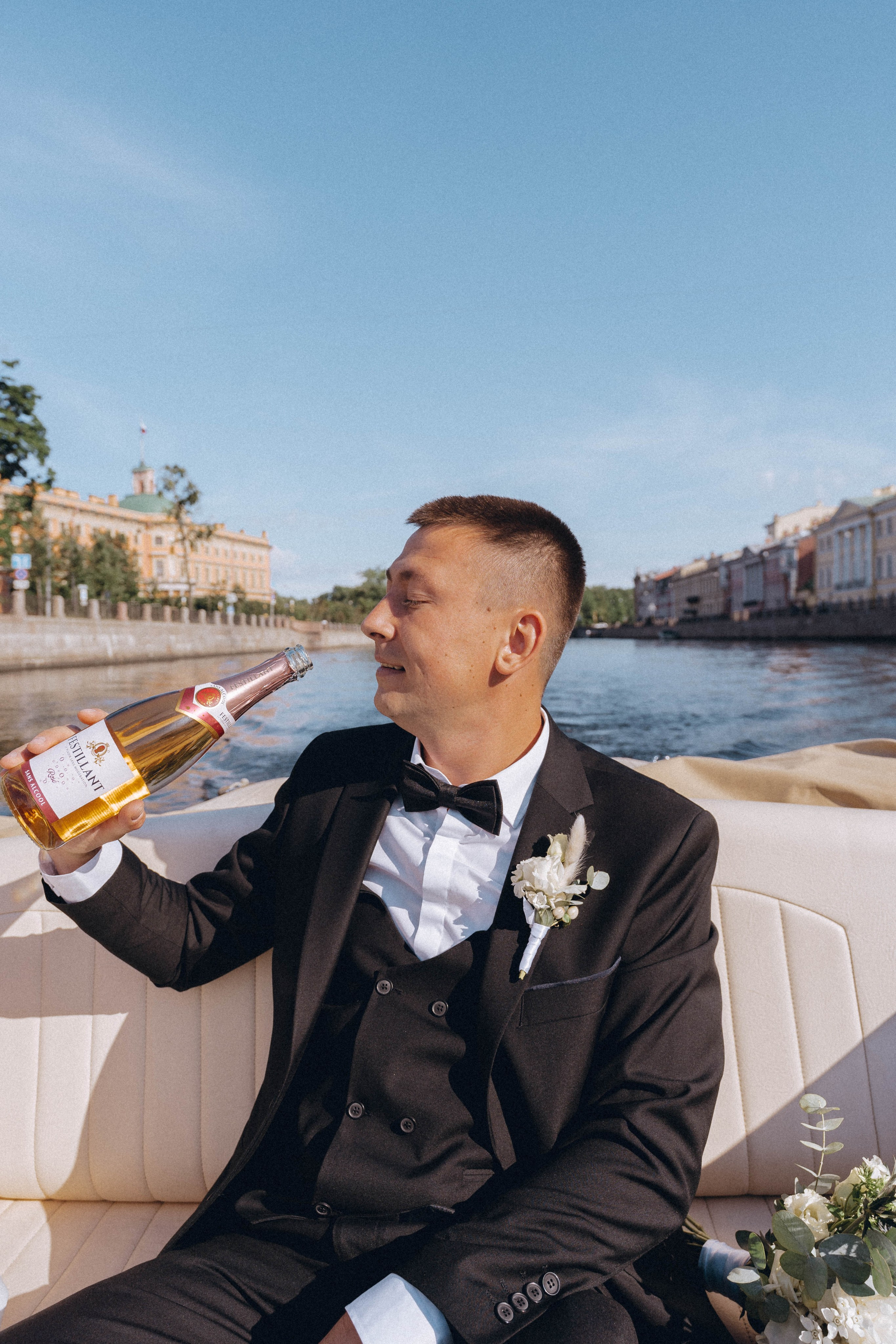 СВАДЕНБНАЯ СЬЕМКА НА КАТЕРЕ ПО КАНАЛАМ САНКТ-ПЕТЕРБУРГА И В АКВАТОРИИ НЕВЫ. Профессиональный фотограф, Санкт-Петербург — Виктория Богомолова