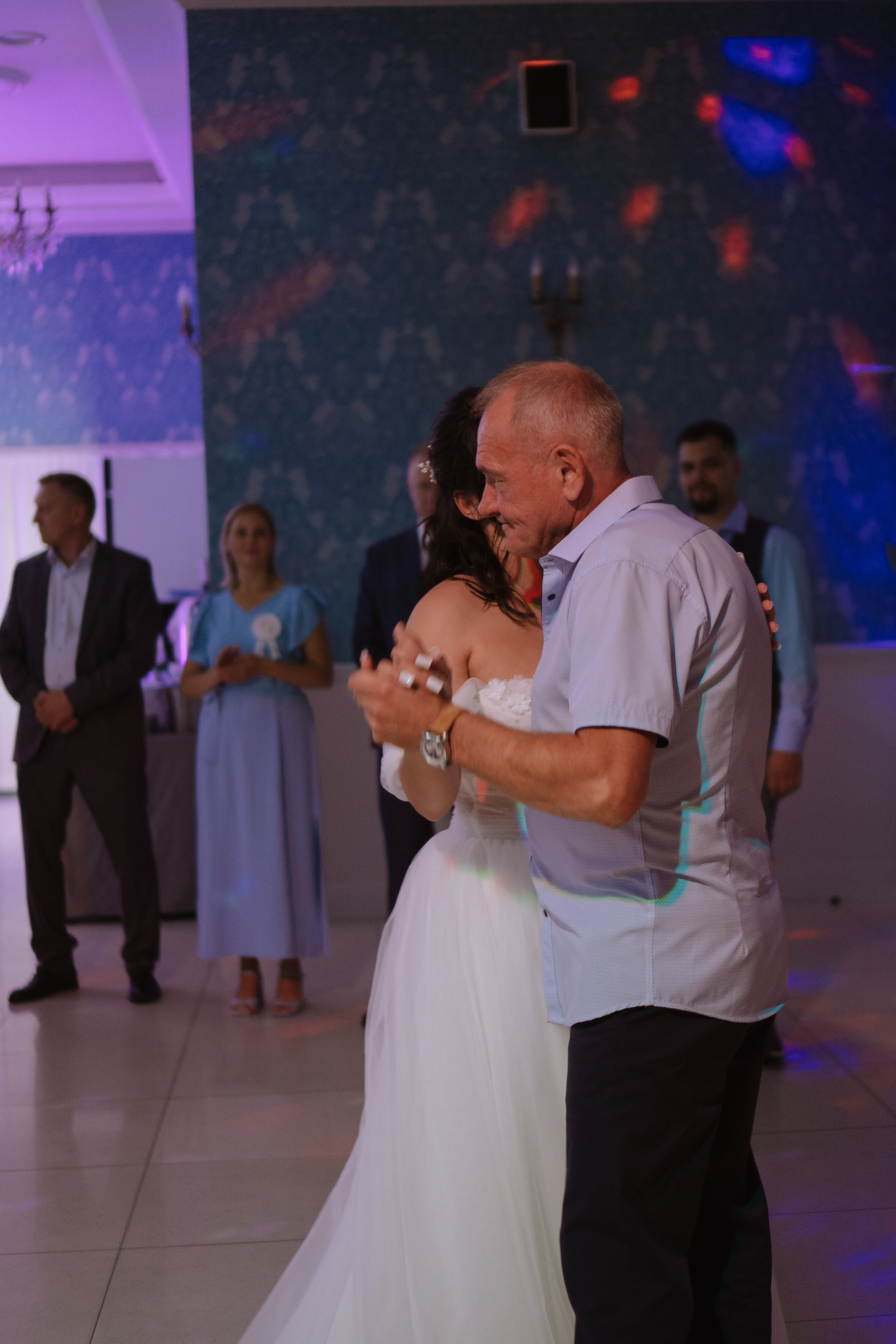 ТАНЕЦ ОТЦА И ДОЧЕРИ НА БАНКЕТЕ (СВАДЕБНАЯ ФОТОСЕСИИЯ БАНКЕТА). Профессиональный фотограф, Санкт-Петербург — Виктория Богомолова