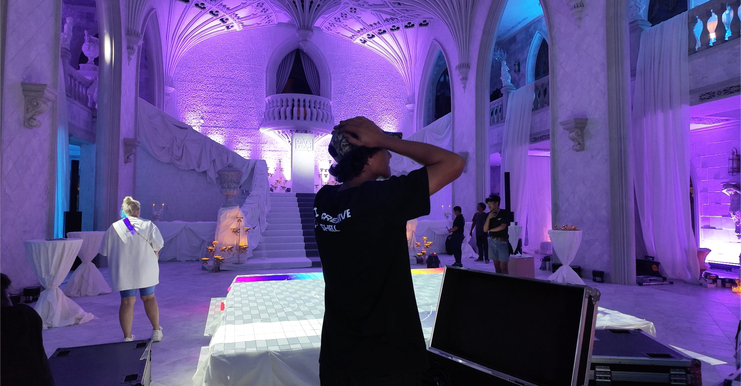 Организация мероприятий в Азии: концерты, вечеринки, бизнес-ужины, конференции. Аренда сценического оборудования, светодиодных экранов. CREATIVE SHELL АЗИЯ