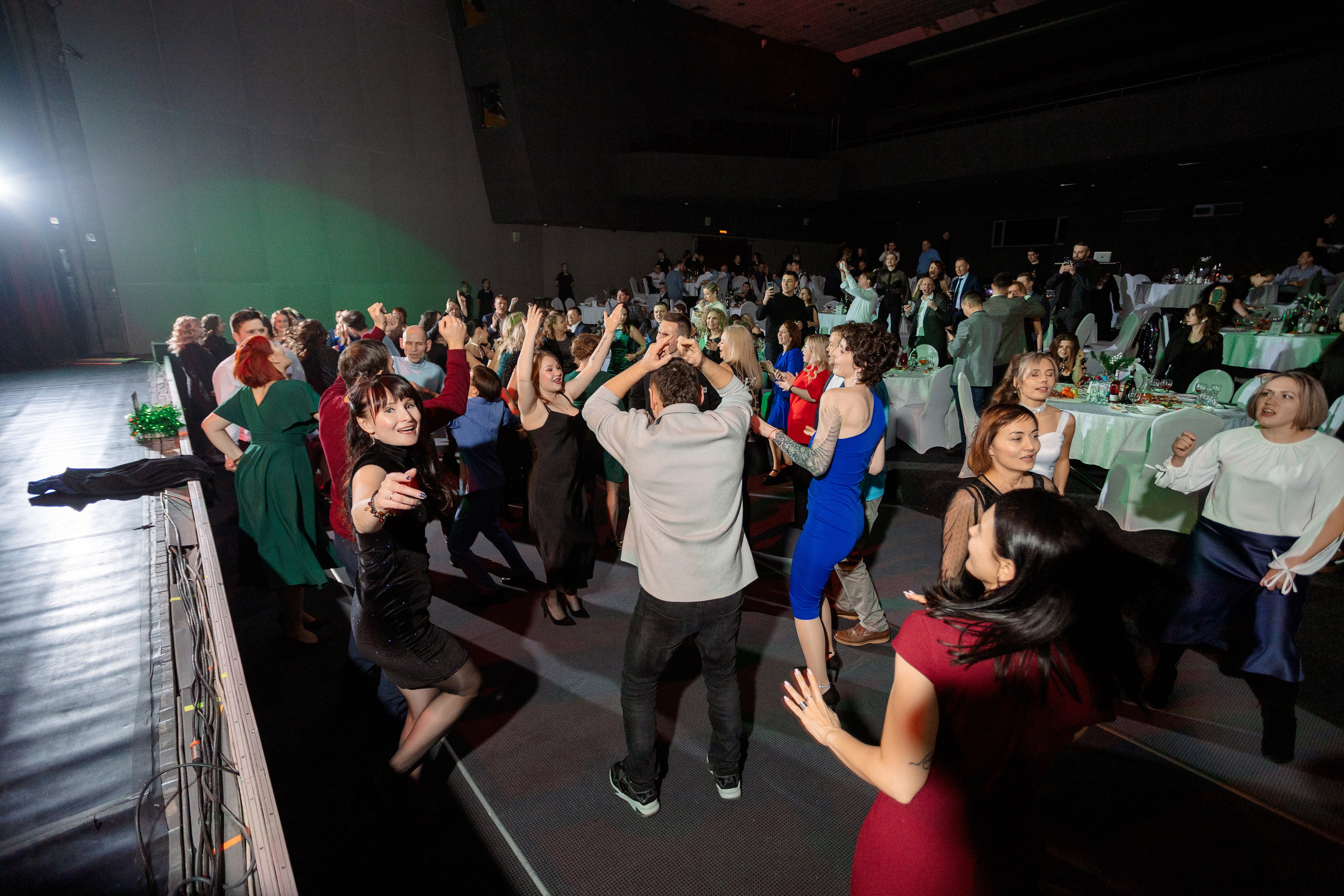 РЕПОРТАЖ: НОВЫЙ ГОД В ДК МЕТАЛЛУРГ. Профессиональный фотограф в Ижевске Леша Петров