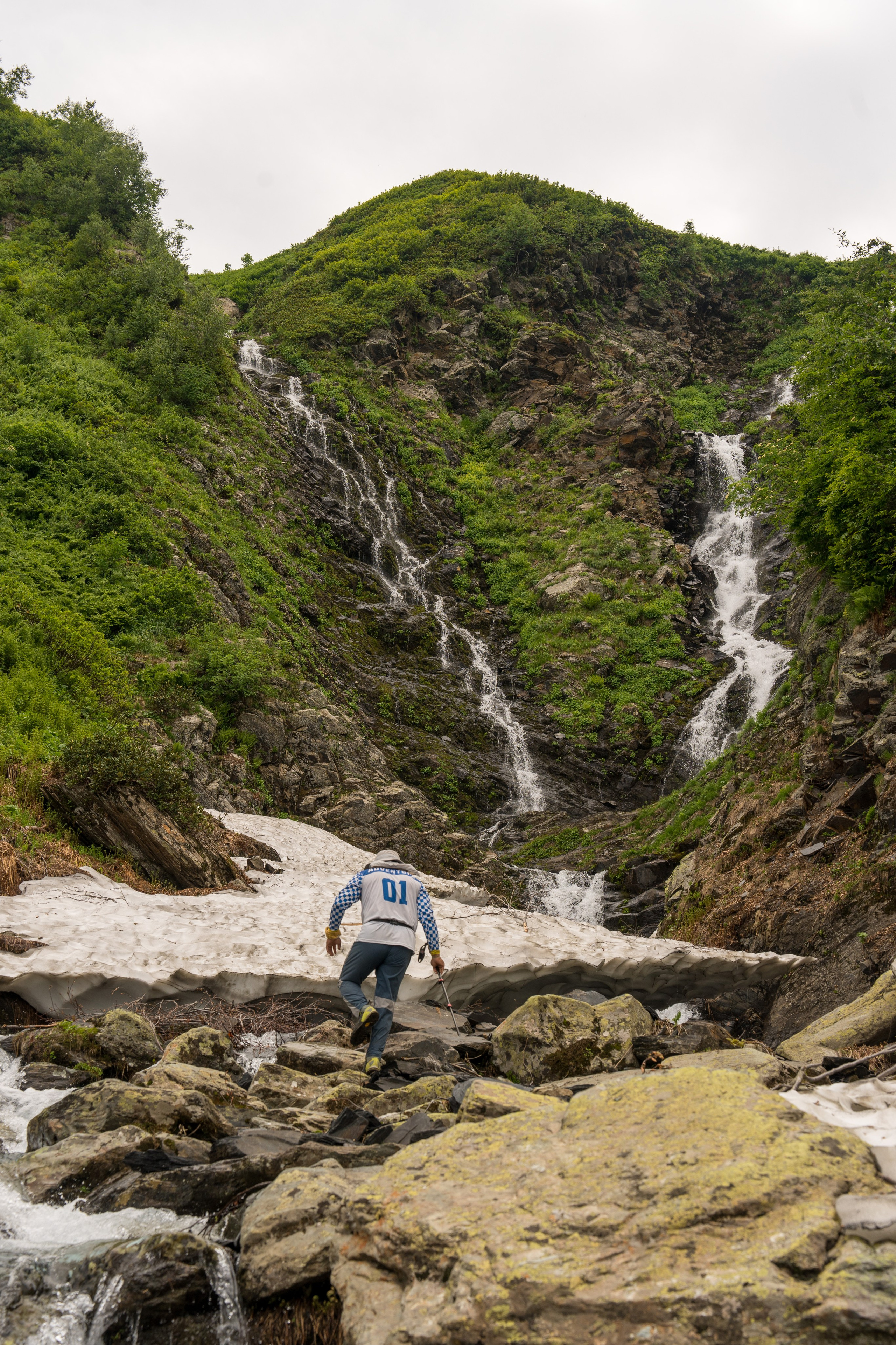 MICE мероприятие для компании «Доставка морем»: хайкинг к Ачипсинским водопадам. Репортажный фотограф в Красной Поляне и Сочи Павлюченко Екатерина