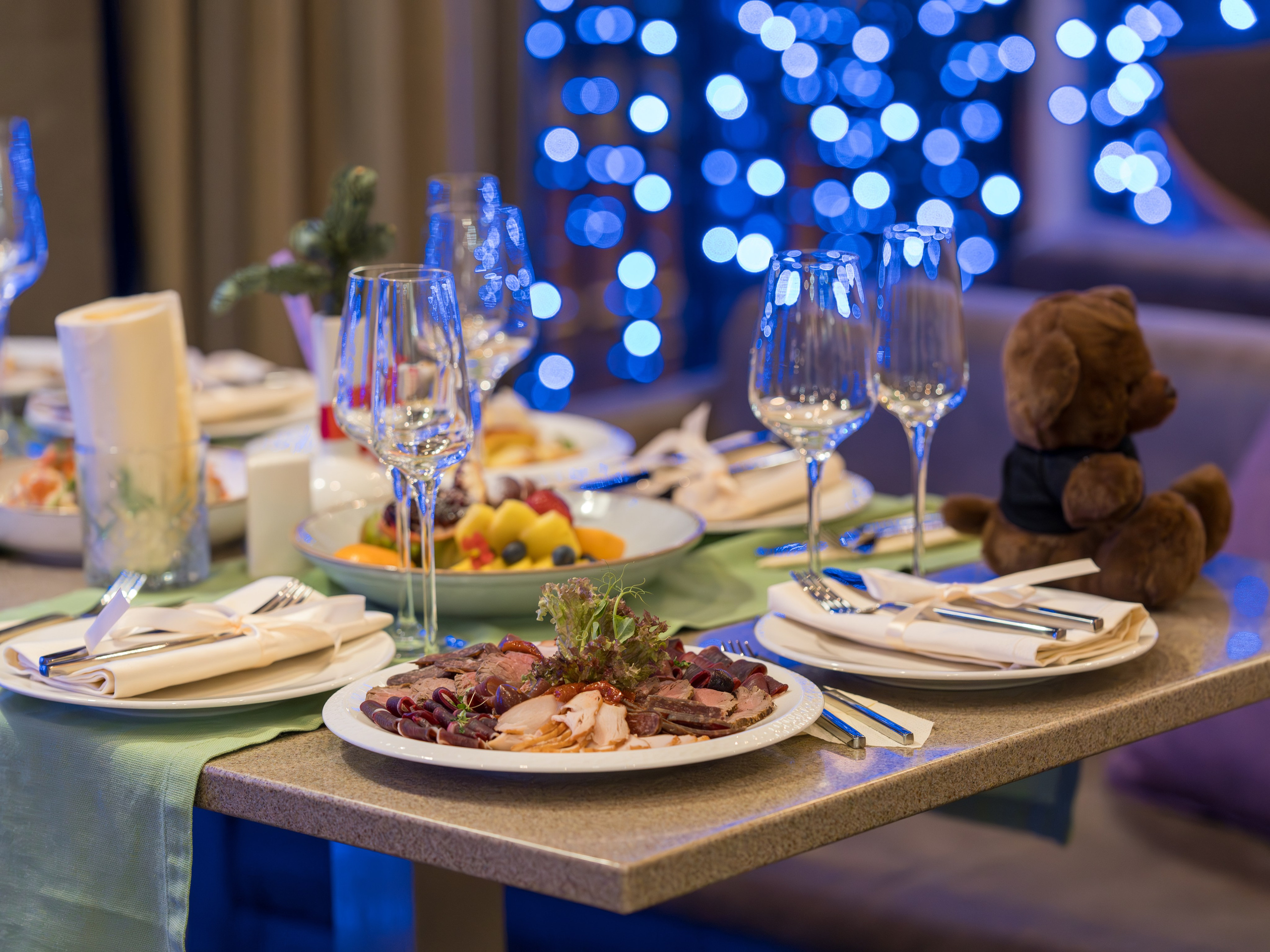 Новый год 2024 в ресторане Эрбелия. Репортажный фотограф в Красной Поляне и Сочи Павлюченко Екатерина