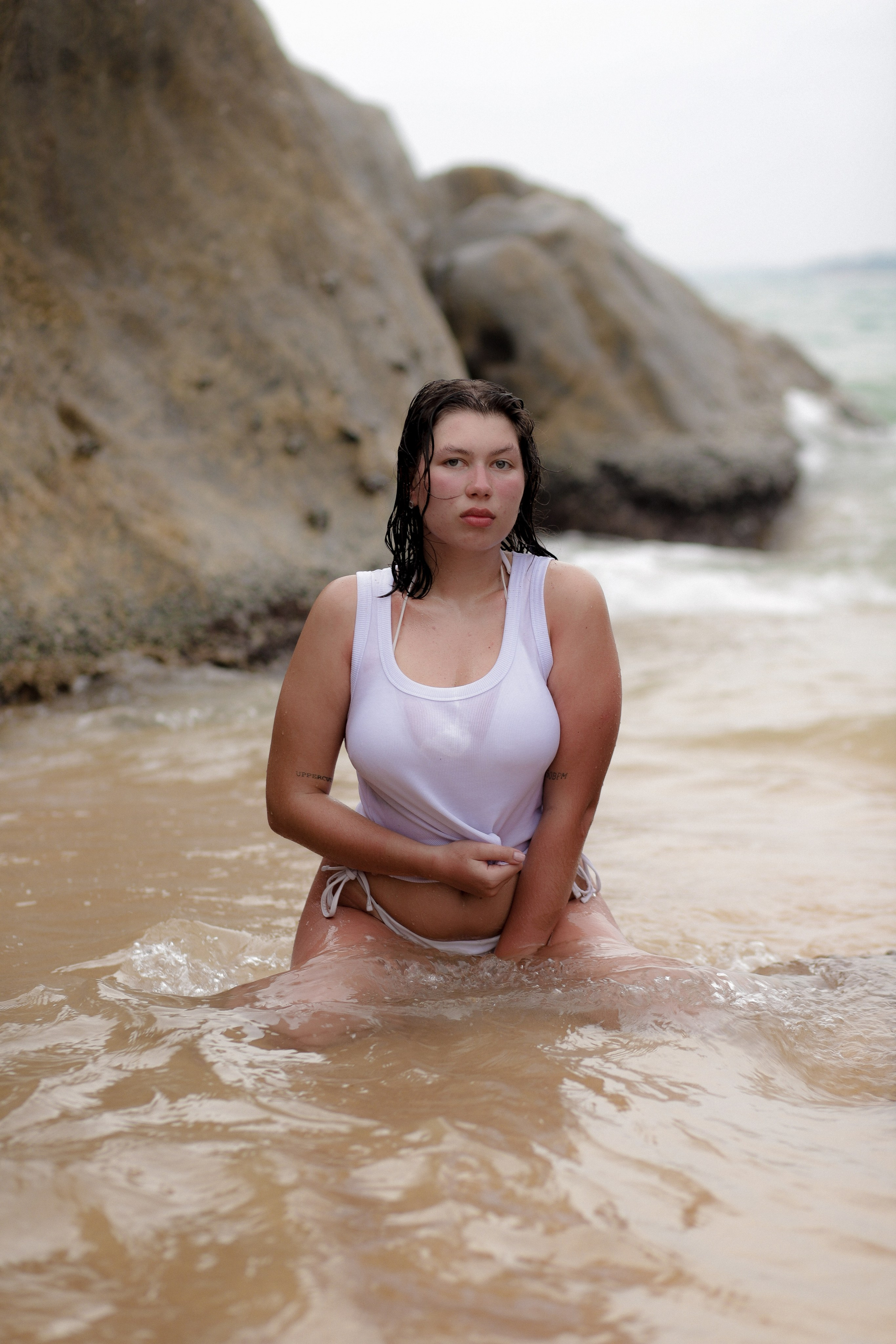 Фотосессия в Хиккадуве: романтичные кадры среди камней и волн. Фотограф на Шри-Ланке